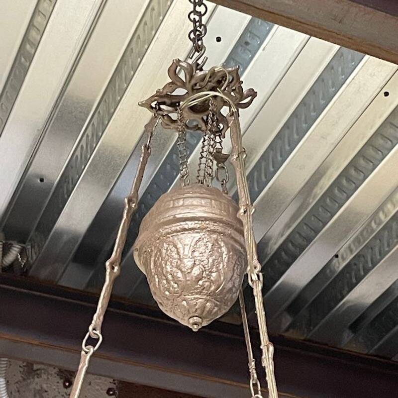 Antico lampadario, stile Liberty, con saliscendi