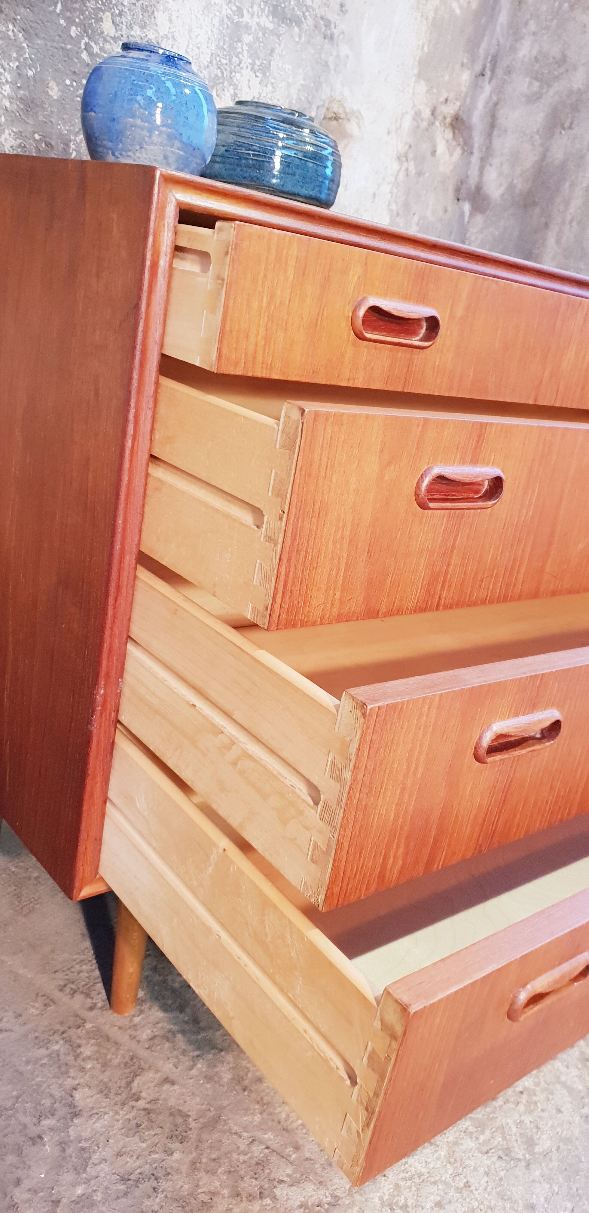 Scandinavian chest of drawers