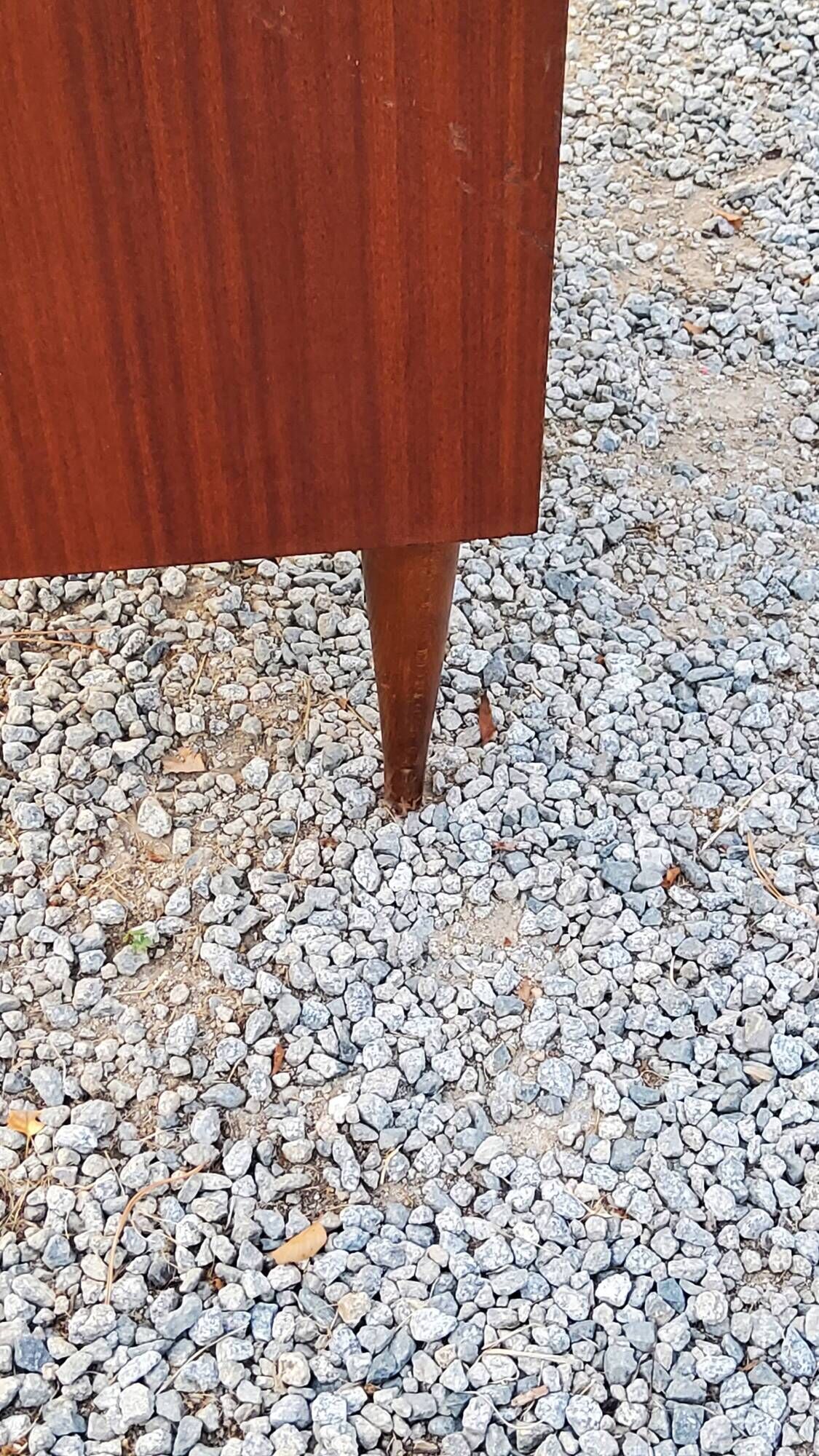 Vintage mahogany chest of drawers from the 60s conical feet 4 drawers