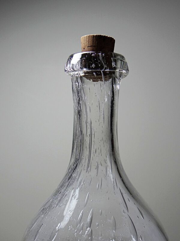 Grande bouteille ancienne en verre soufflé bullé, début XXe 1900-1920
