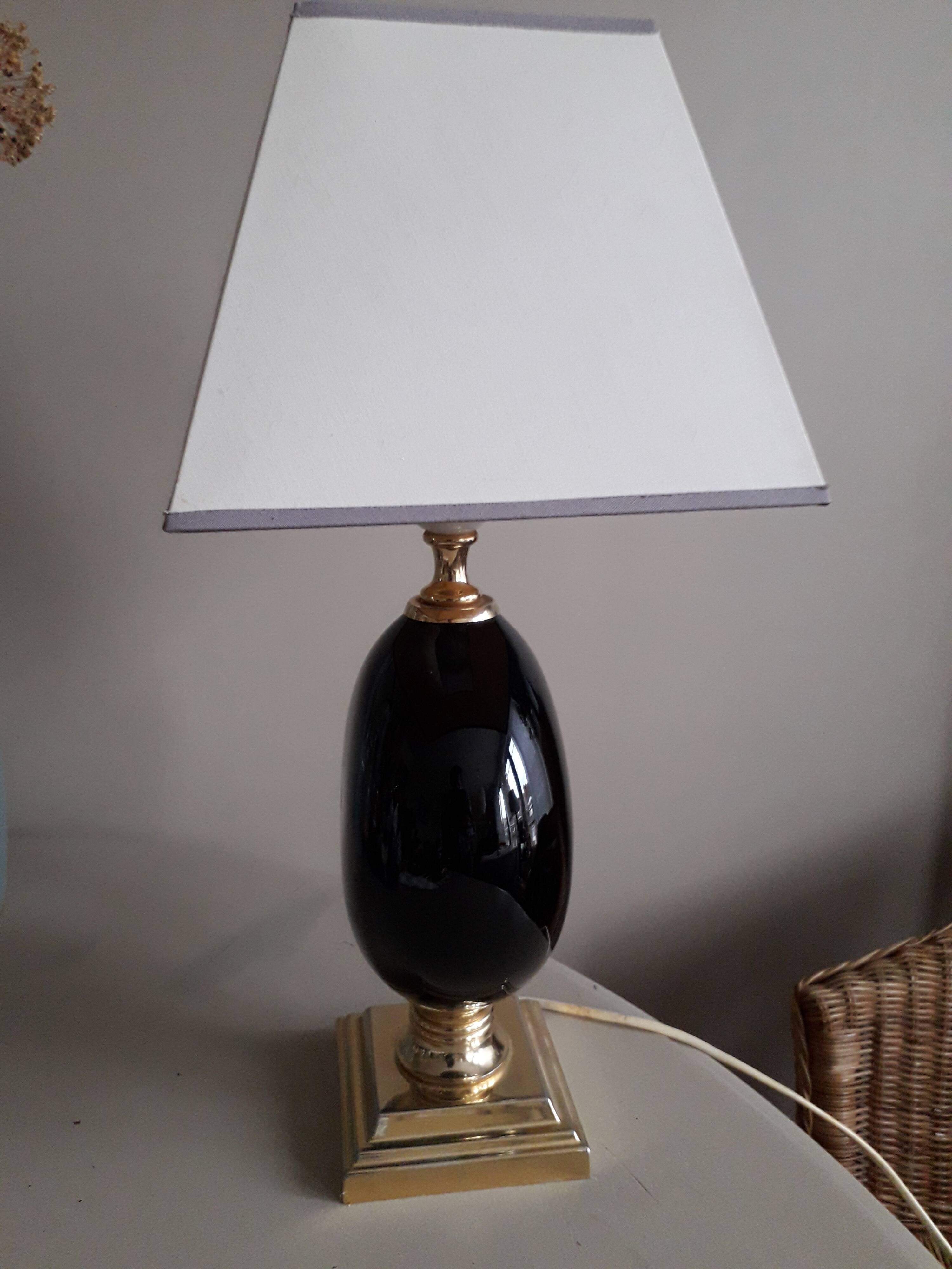 Vintage lamp with bakelite base