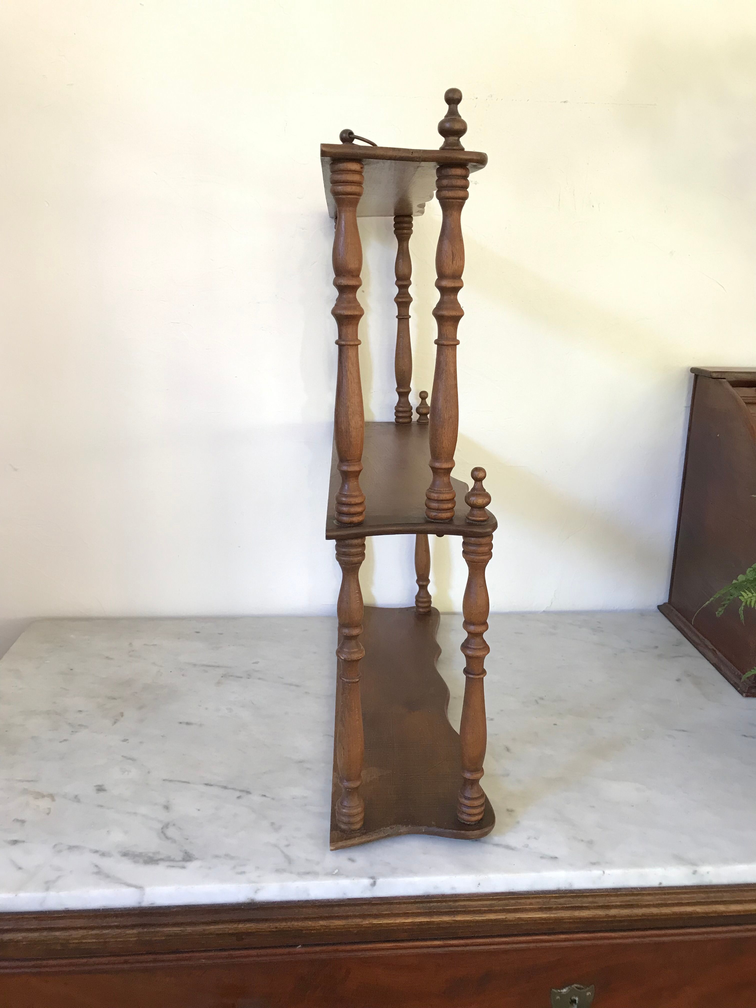 Wooden shelf turned at the end of the 19th century