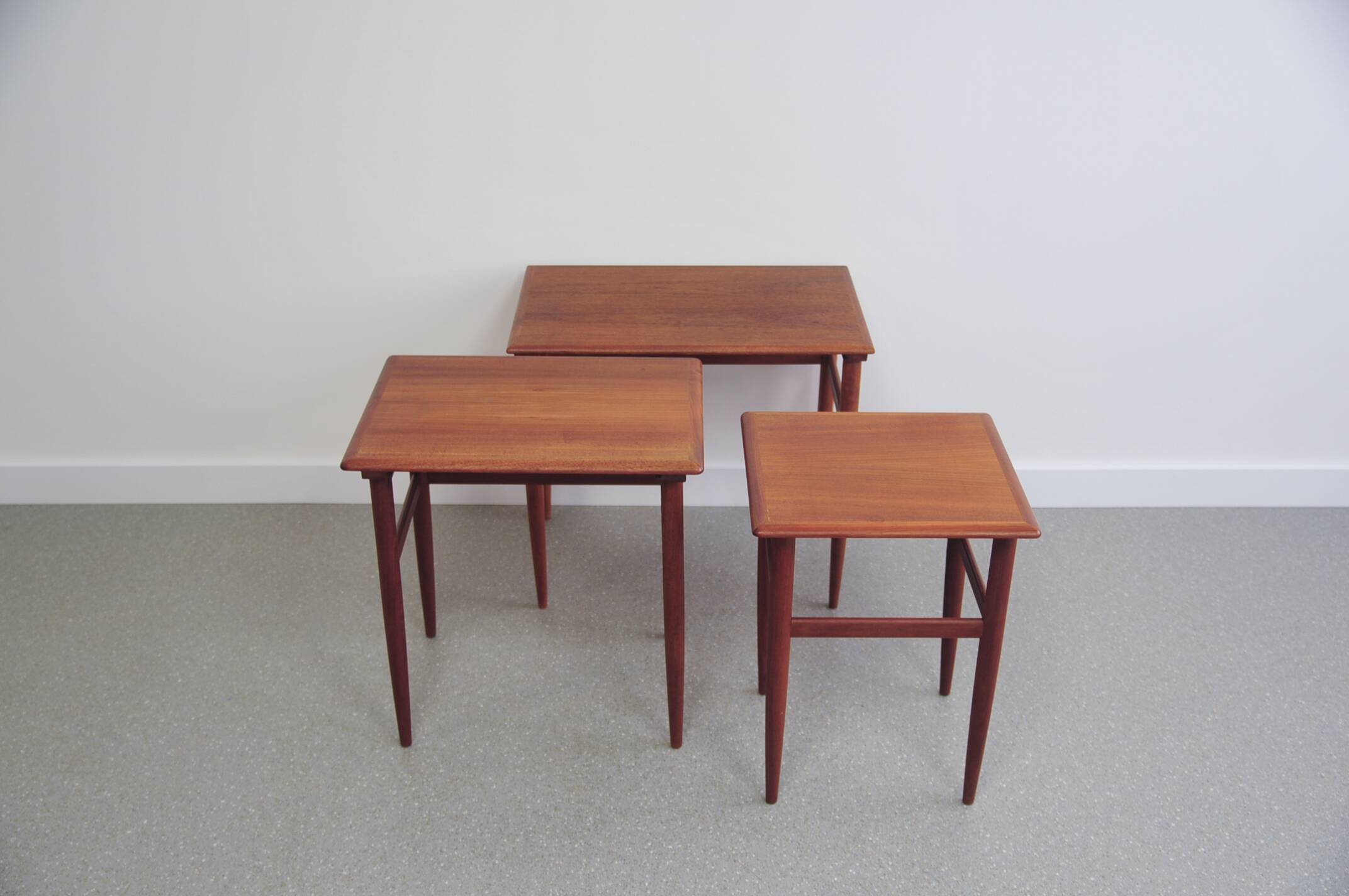 3 tables gigognes en teck, Danemark 1960