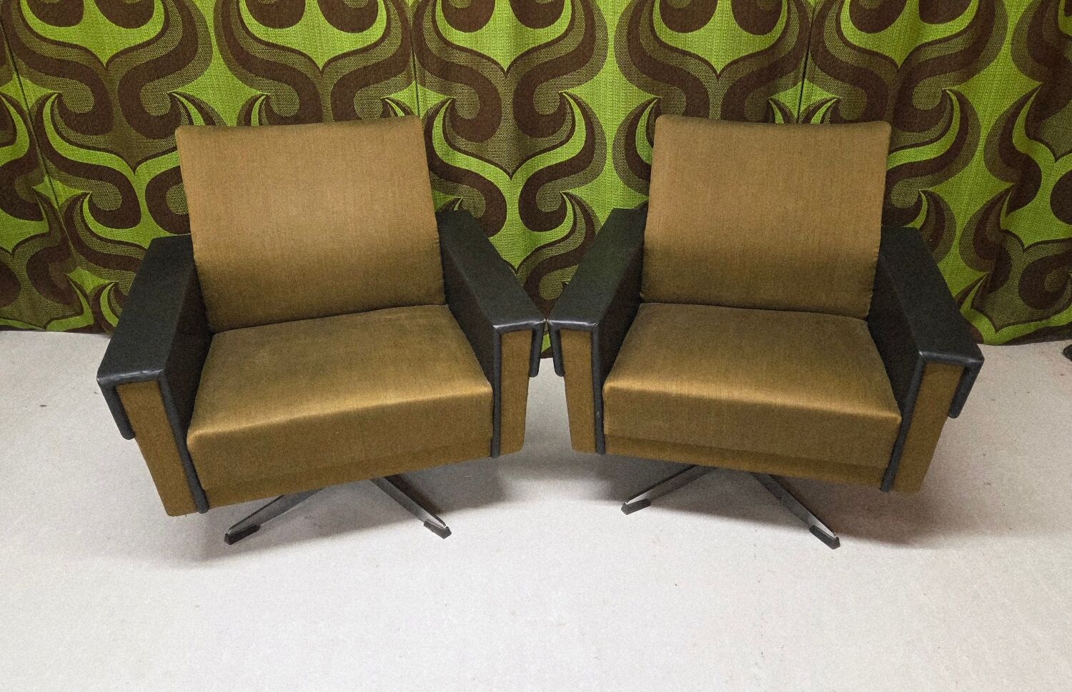 Paire de fauteuils 1970 pivotants