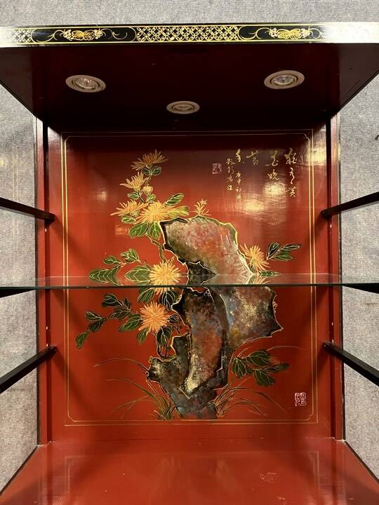 20th century China: Pretty bookcase in lacquer, hard stone and mother-of-pearl with three glazed sides