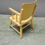Chaise pour enfant en bois jaune