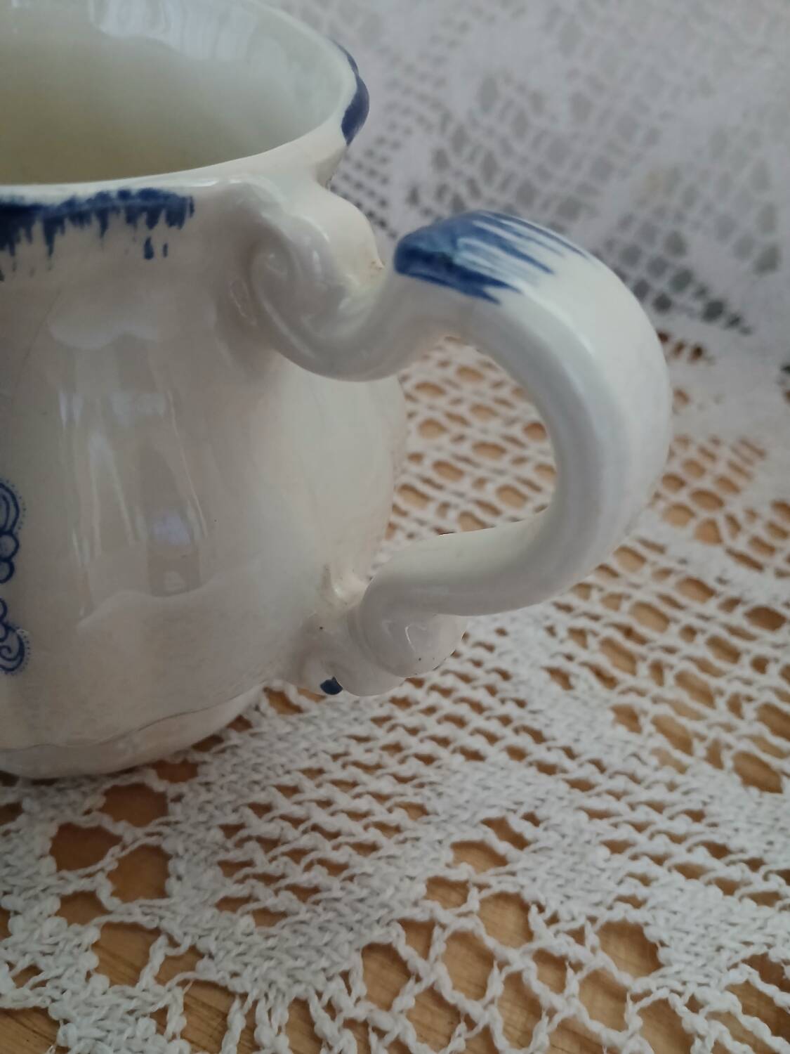 2 pichets anciens Lancaster