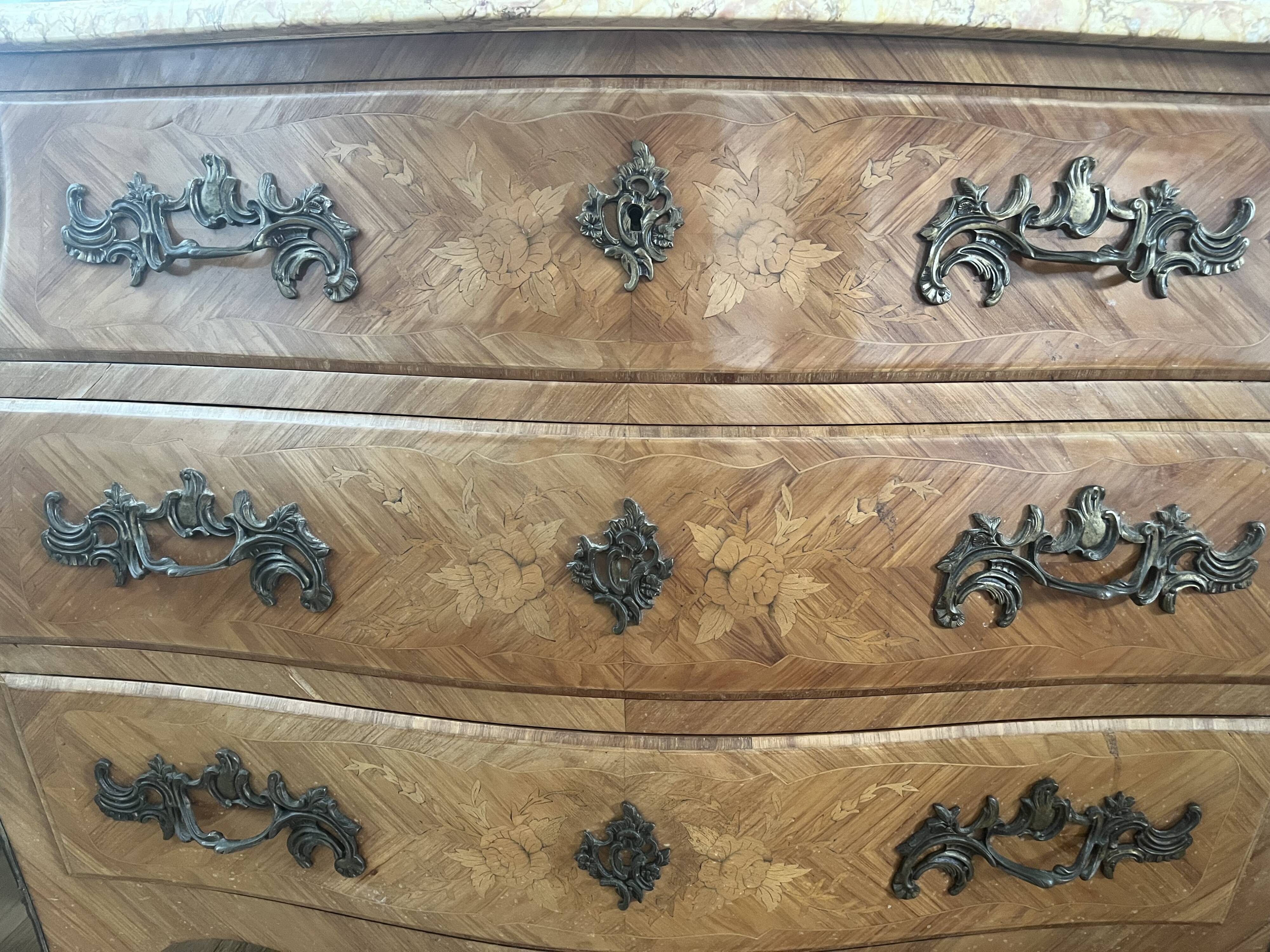 Louis XV style chest of drawers - 19th century
