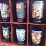 Cups cloisonné flower motifs (12) in its wooden shelf