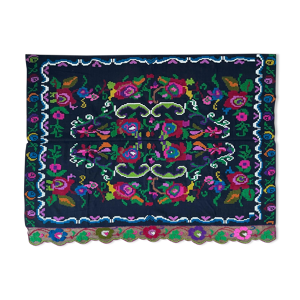 tapis floral fait à la main en Roumanie