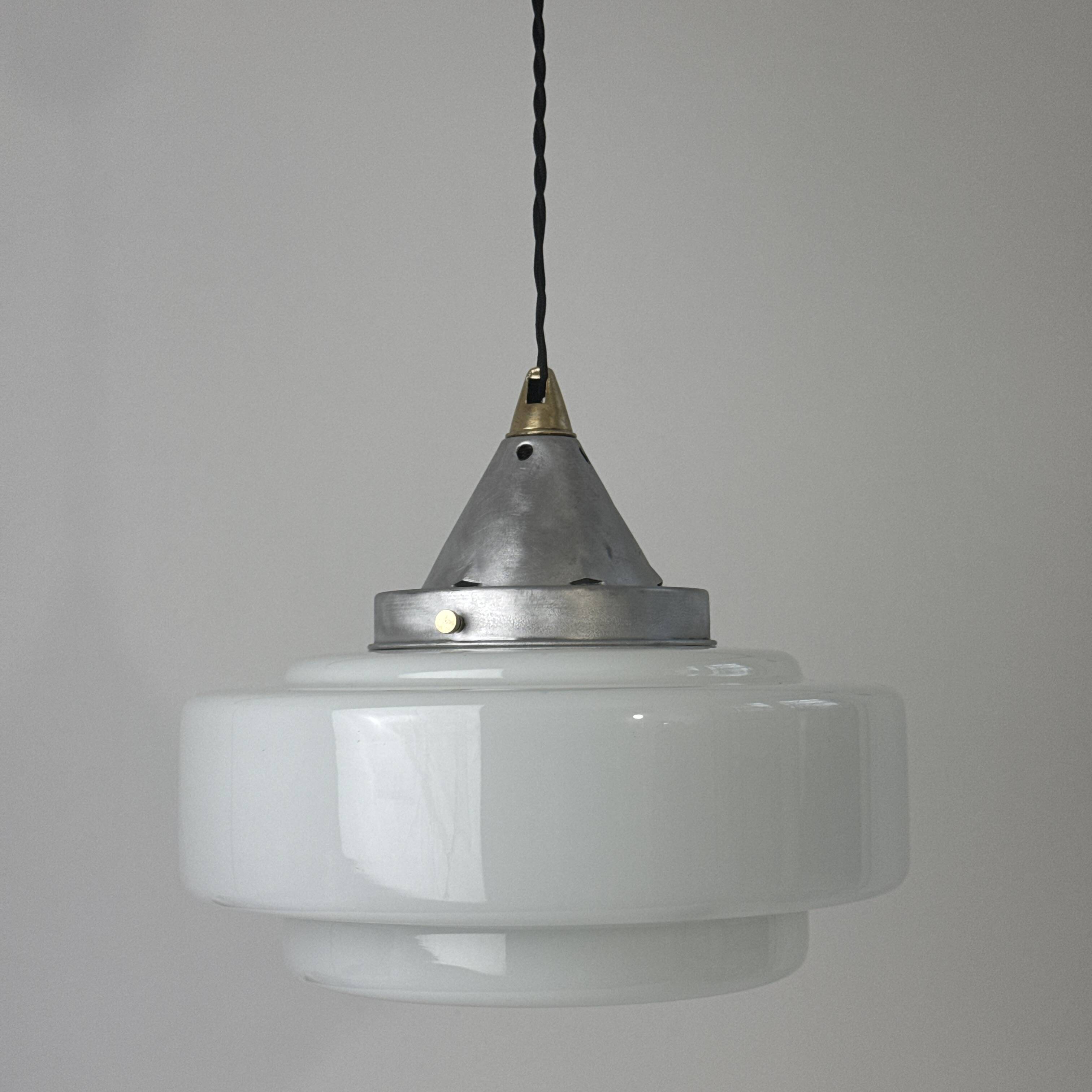 Ancienne suspension art-deco en opaline 28 cm