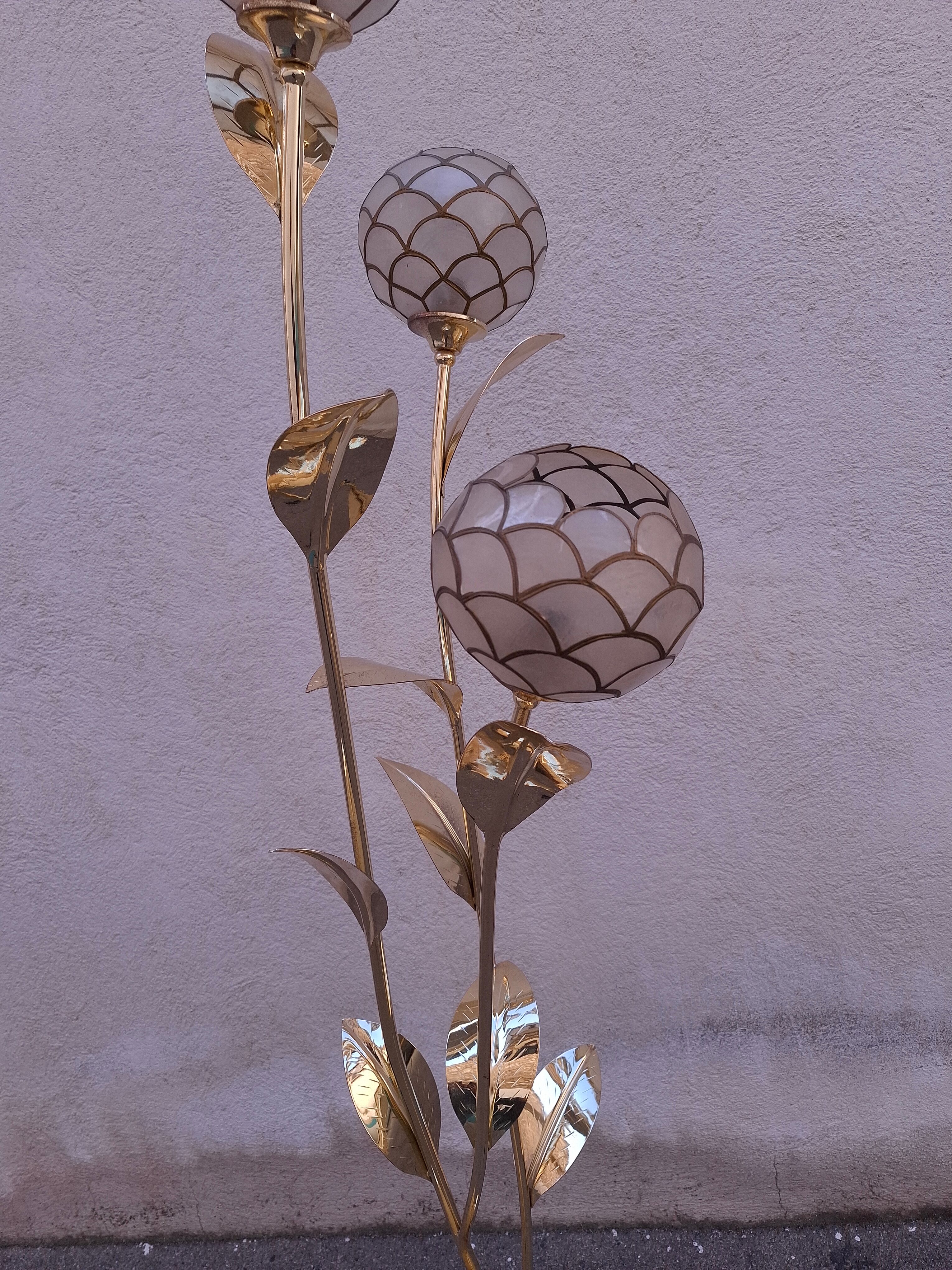 Floral floor lamp in pearlescent Capiz, 1970s.