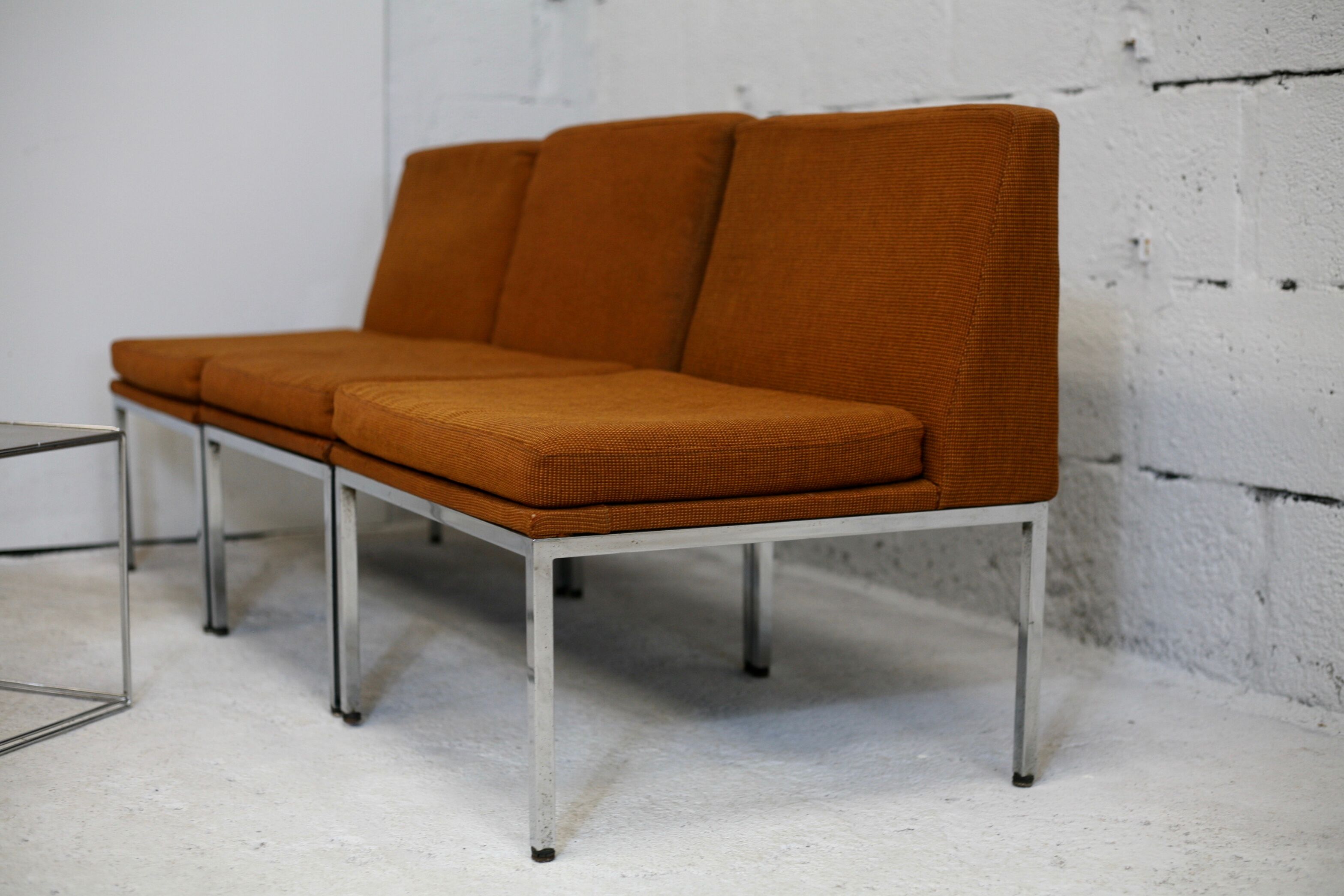 Ensemble de 10 chauffeuses de Louis Baillon, édition Planforms formant canapé modulable, circa 1950