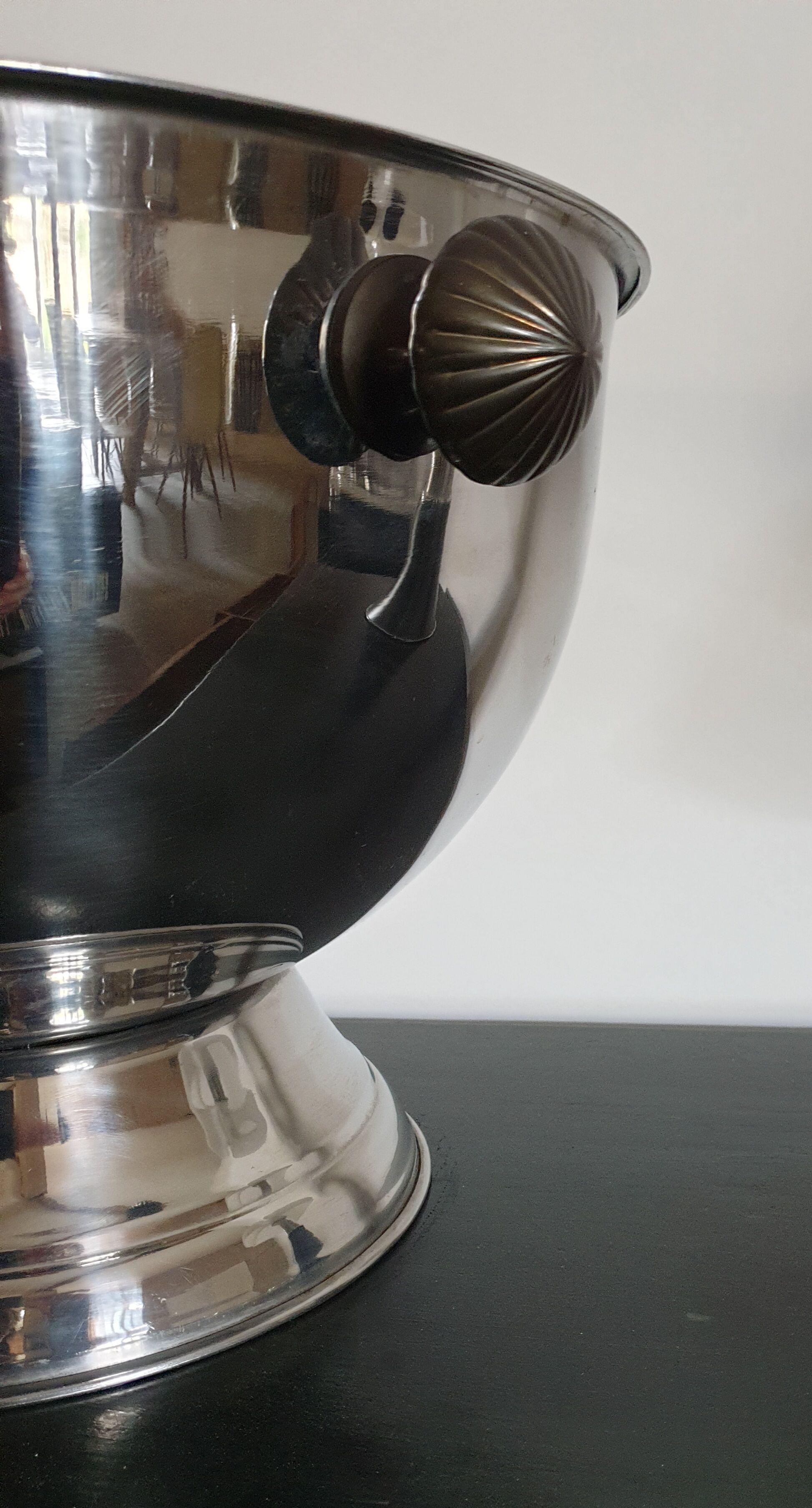 Champagne bucket basin