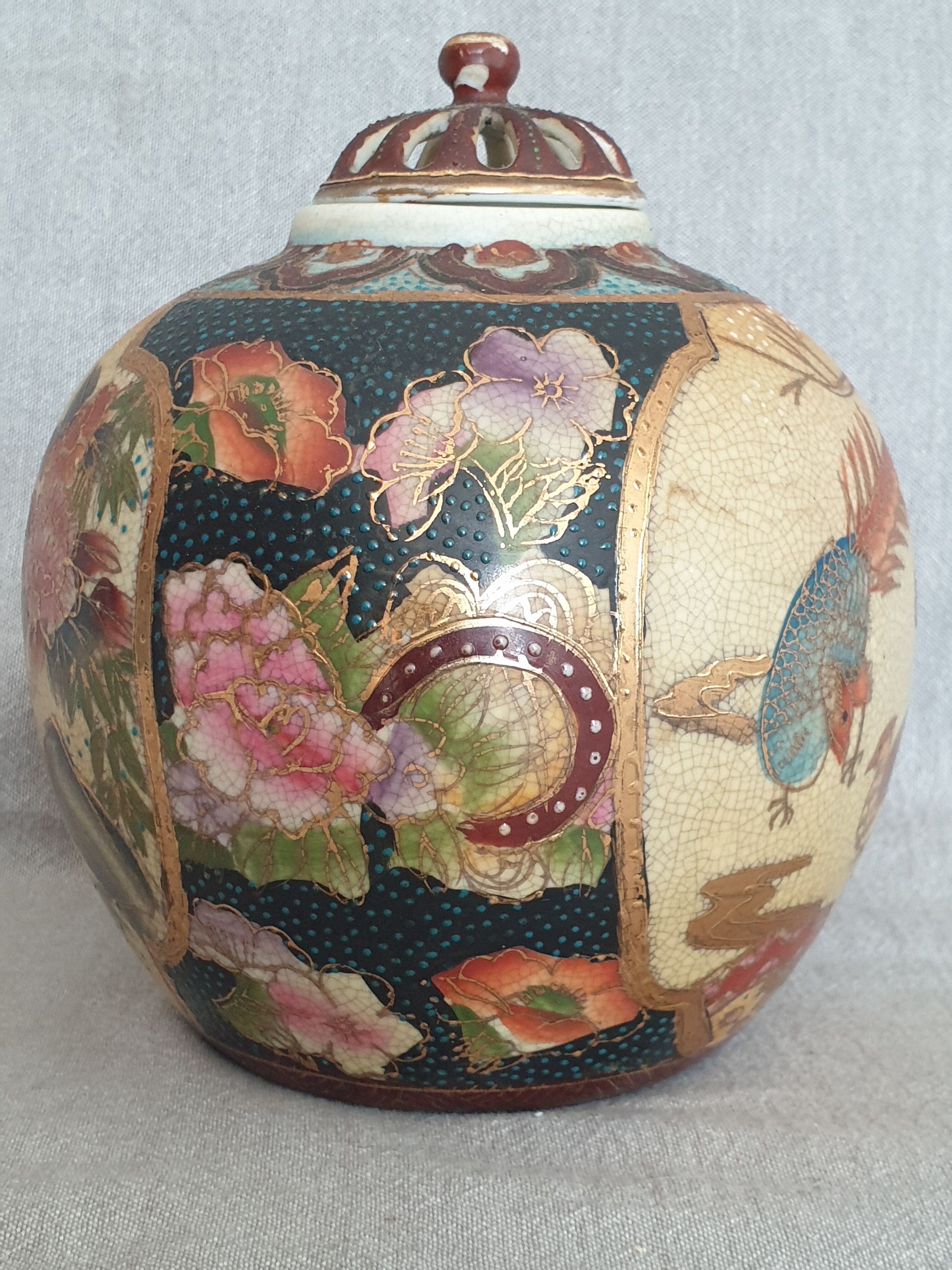 Vase boule encensoir (brûleur d'encens) ou pot à gingembre japonais en porcelaine craquelée