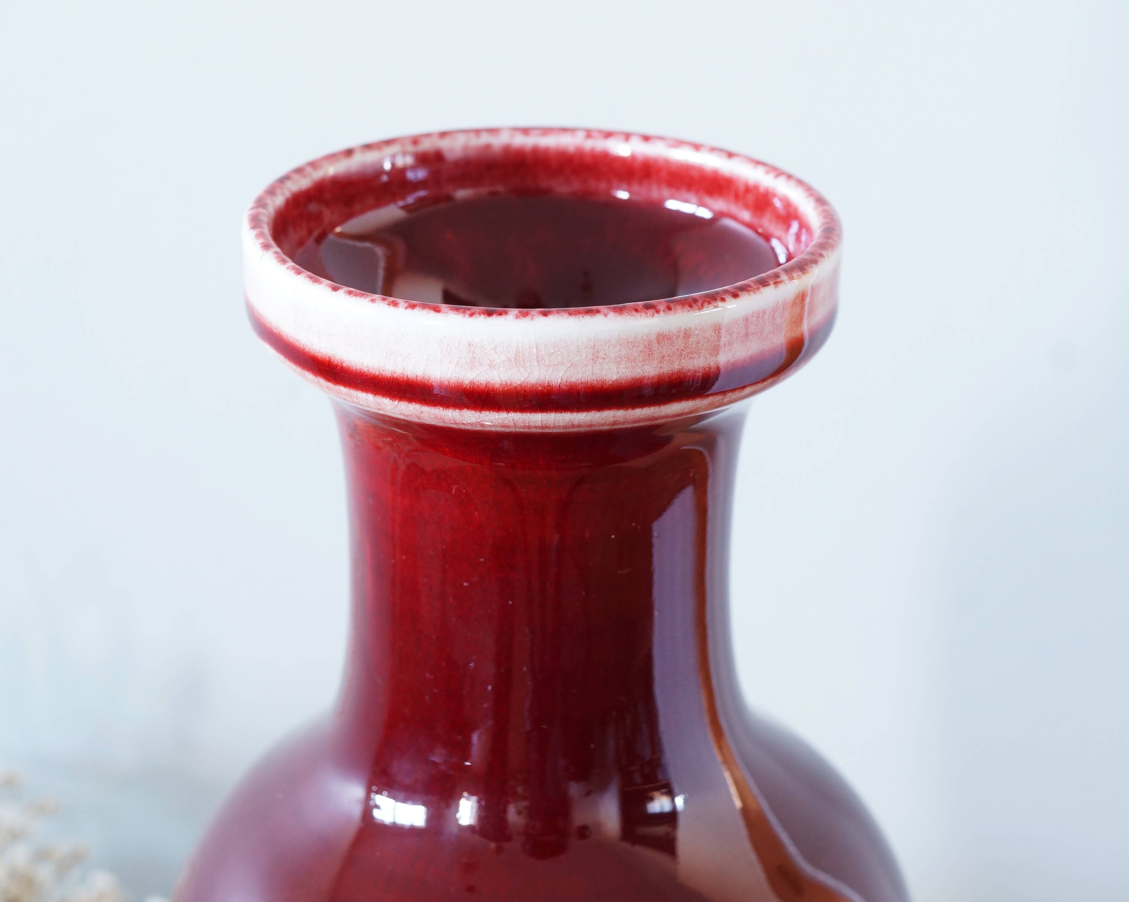 Grand vase couleur grenat en céramique