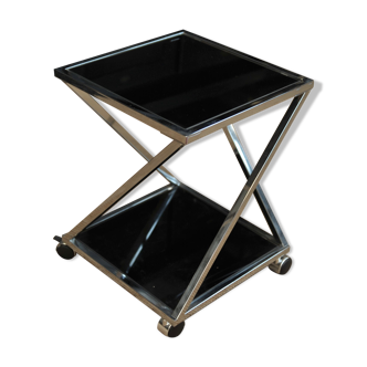 Small low tables with chrome metal wheels and 1980s secure glass form "Z"