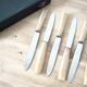 Set de 12 couteaux avec manches effet corne dans leur coffret