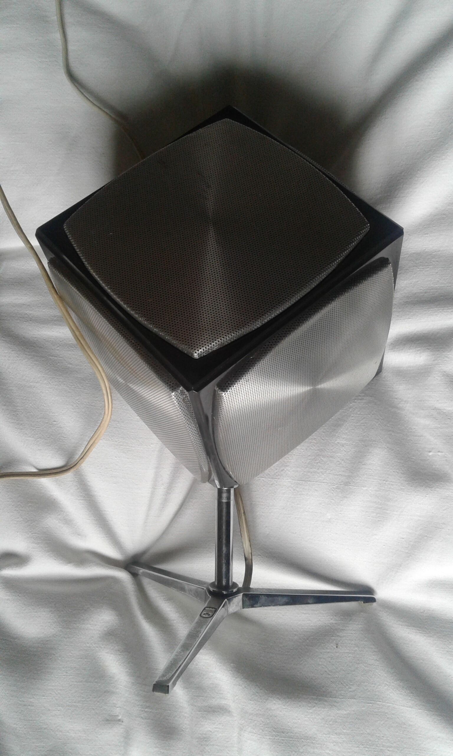 Pregnant grundig audiorama hifi 700 cubic tripod foot