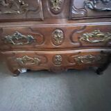 Louis xv period chest of drawers in walnut crossbow style
