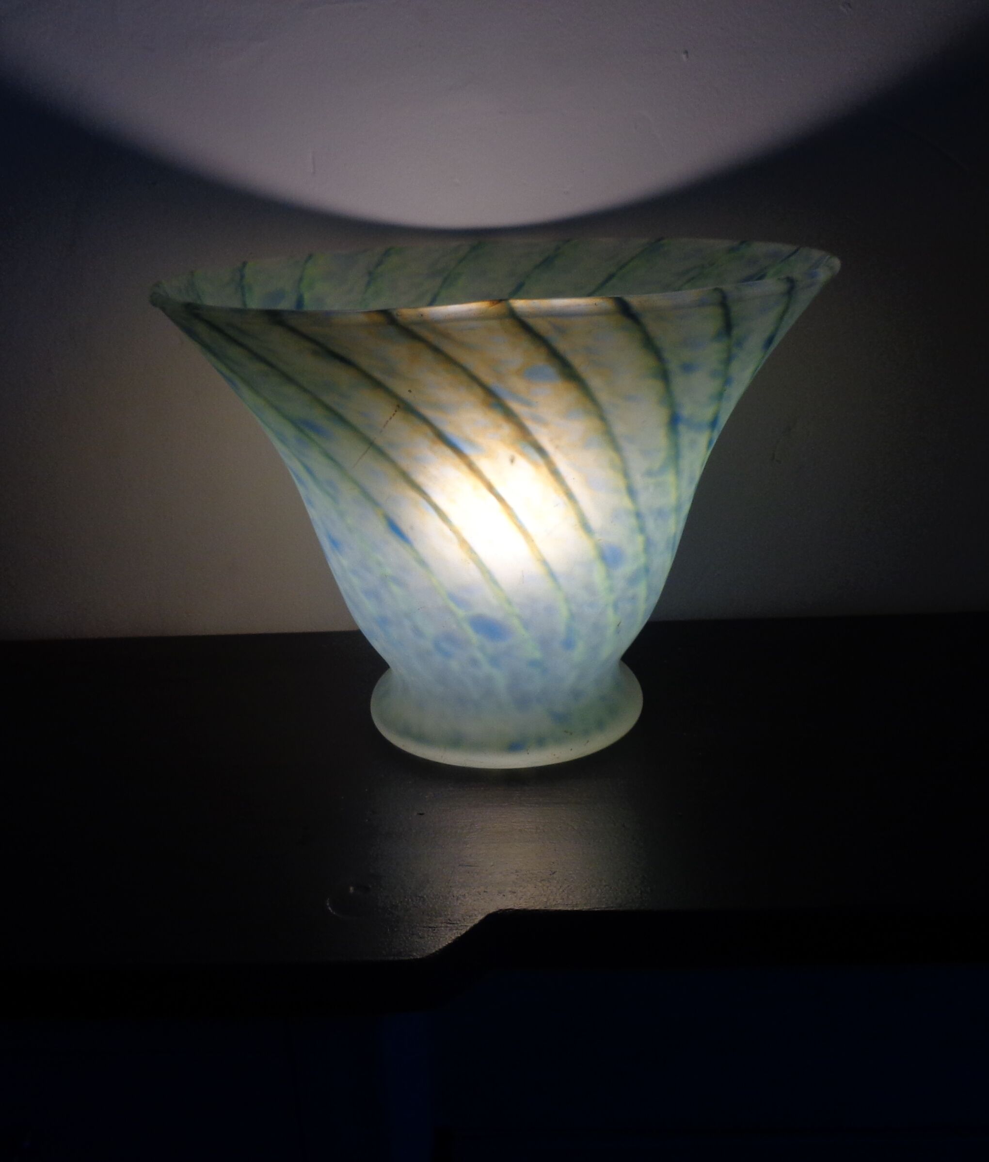 Glass pastry table lamp