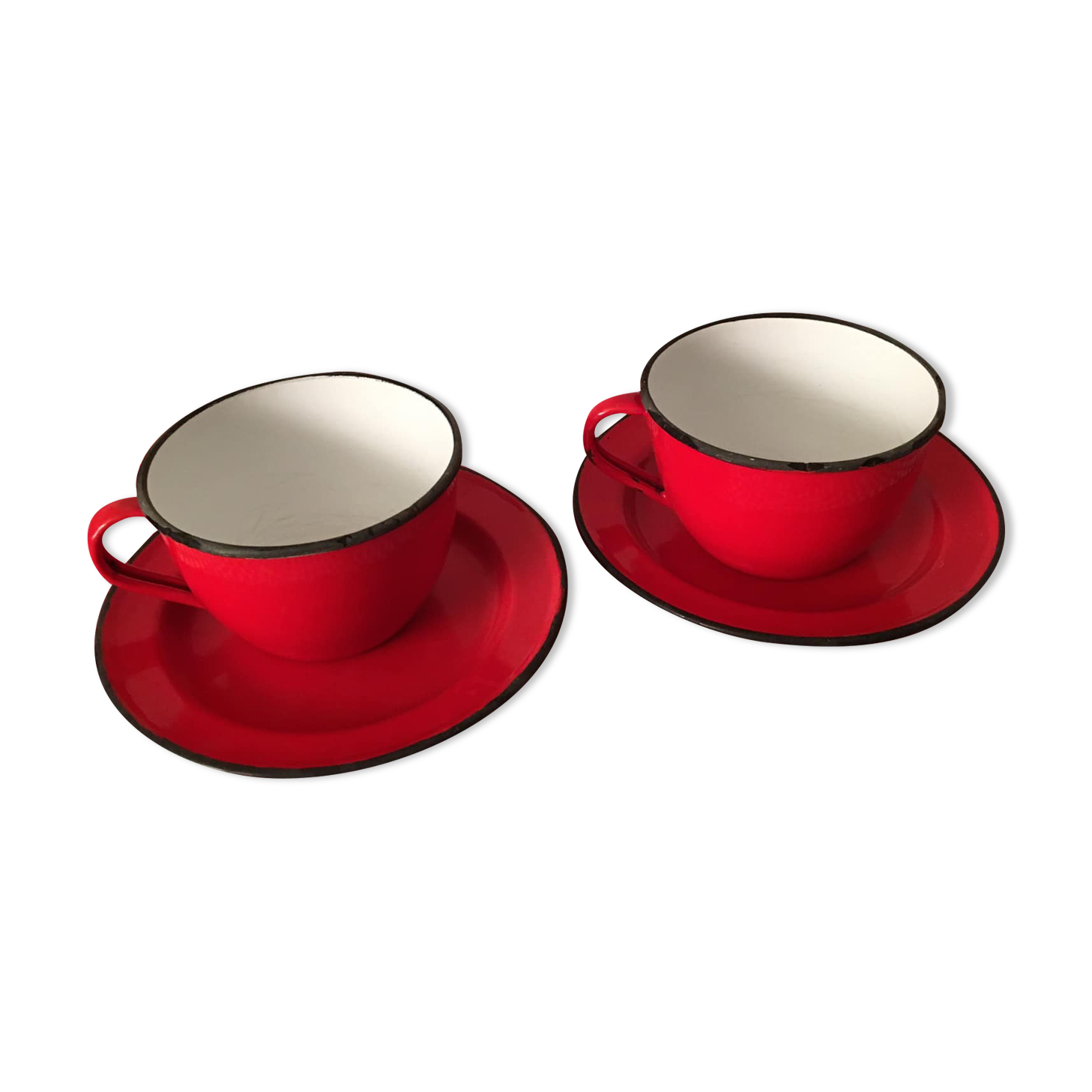 2 cups and their red enamelled saucer
