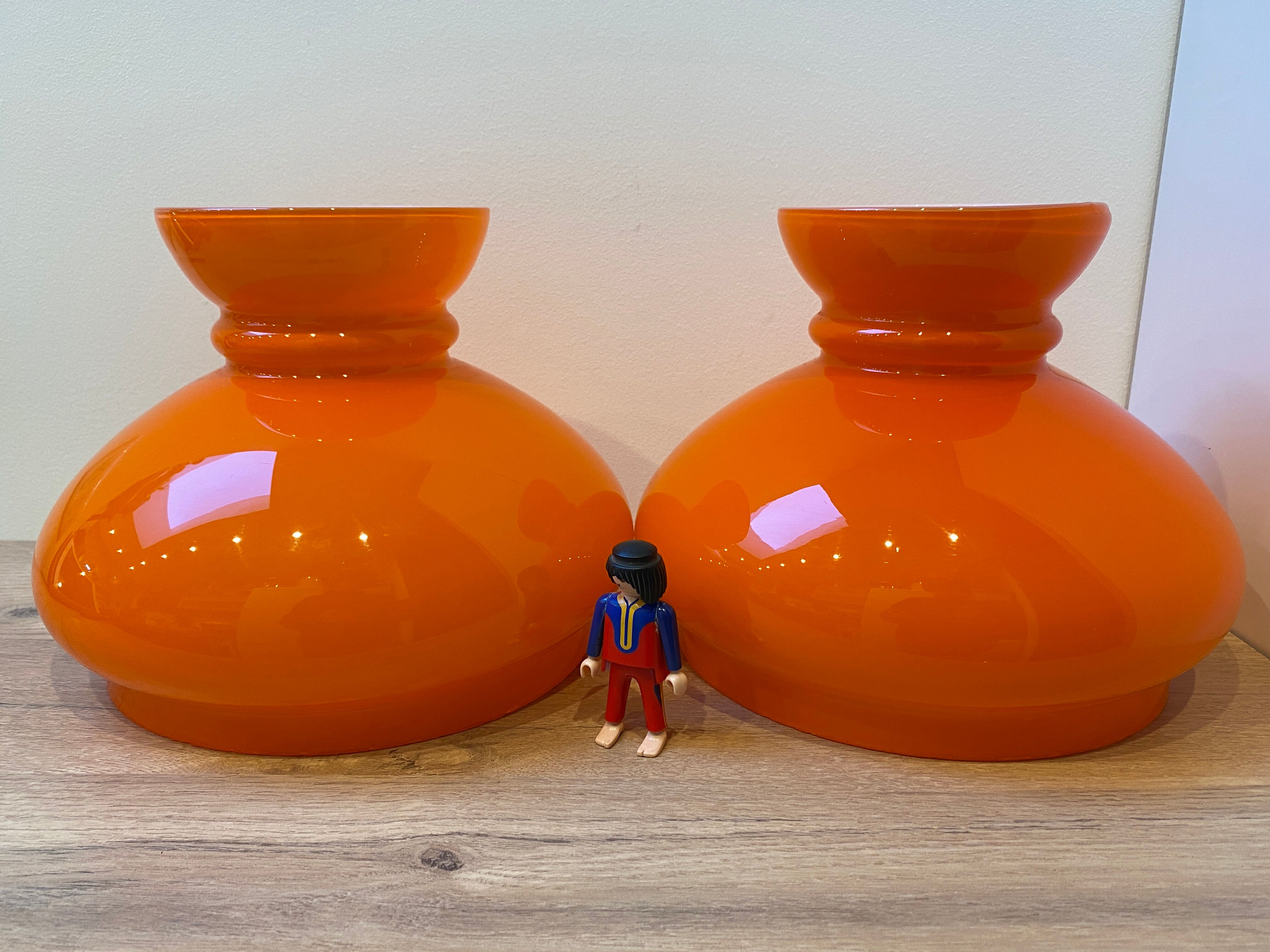 Duo d'abat jour en verre opalin orange vintage