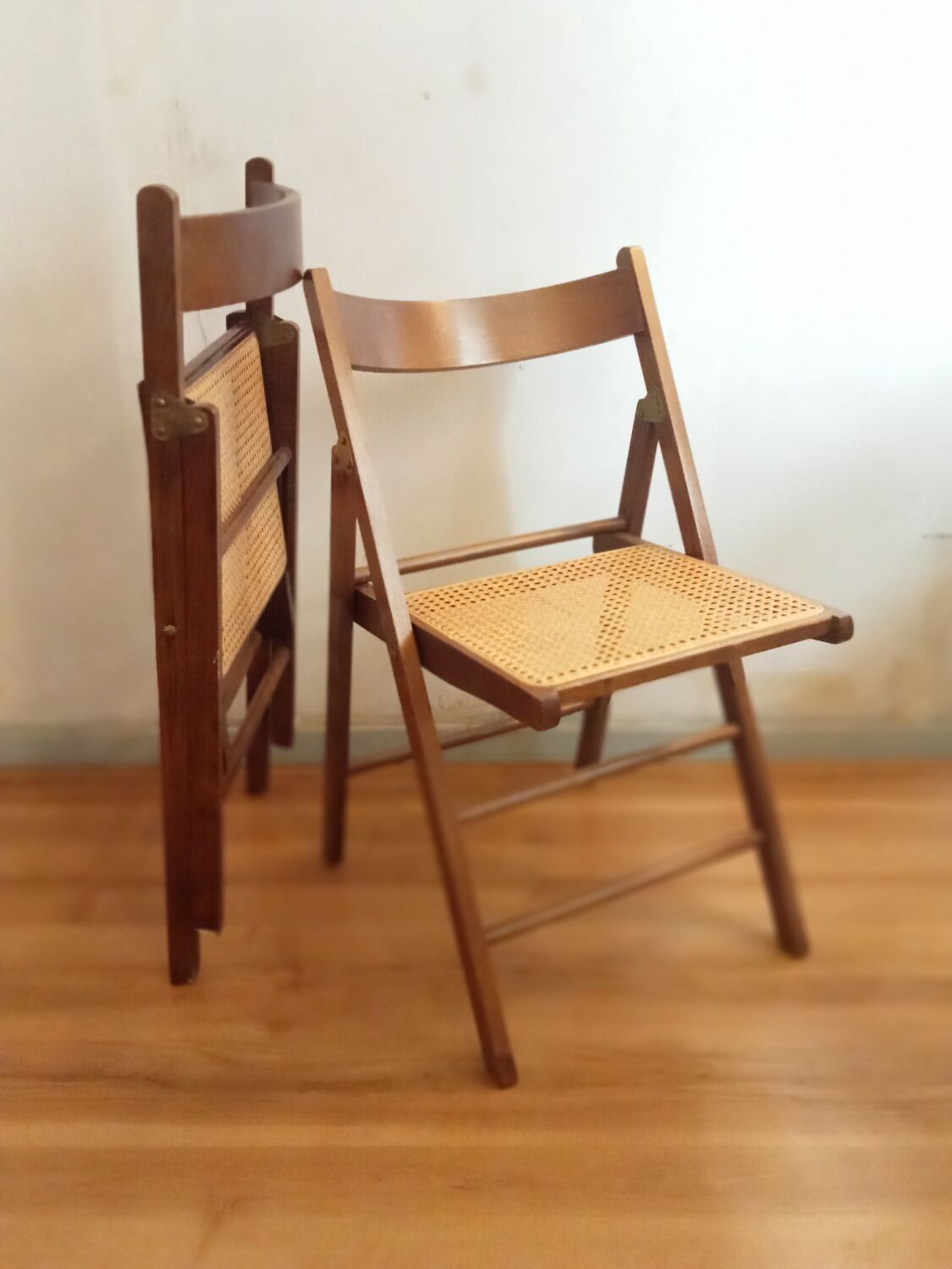 Canning folding chairs