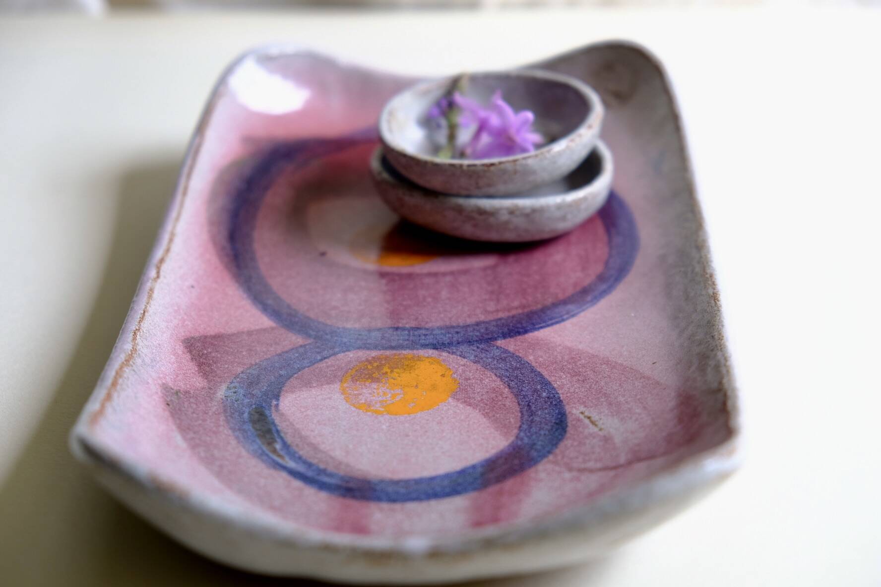 Coupe en grès décor abstrait pièce unique signée années 70/80