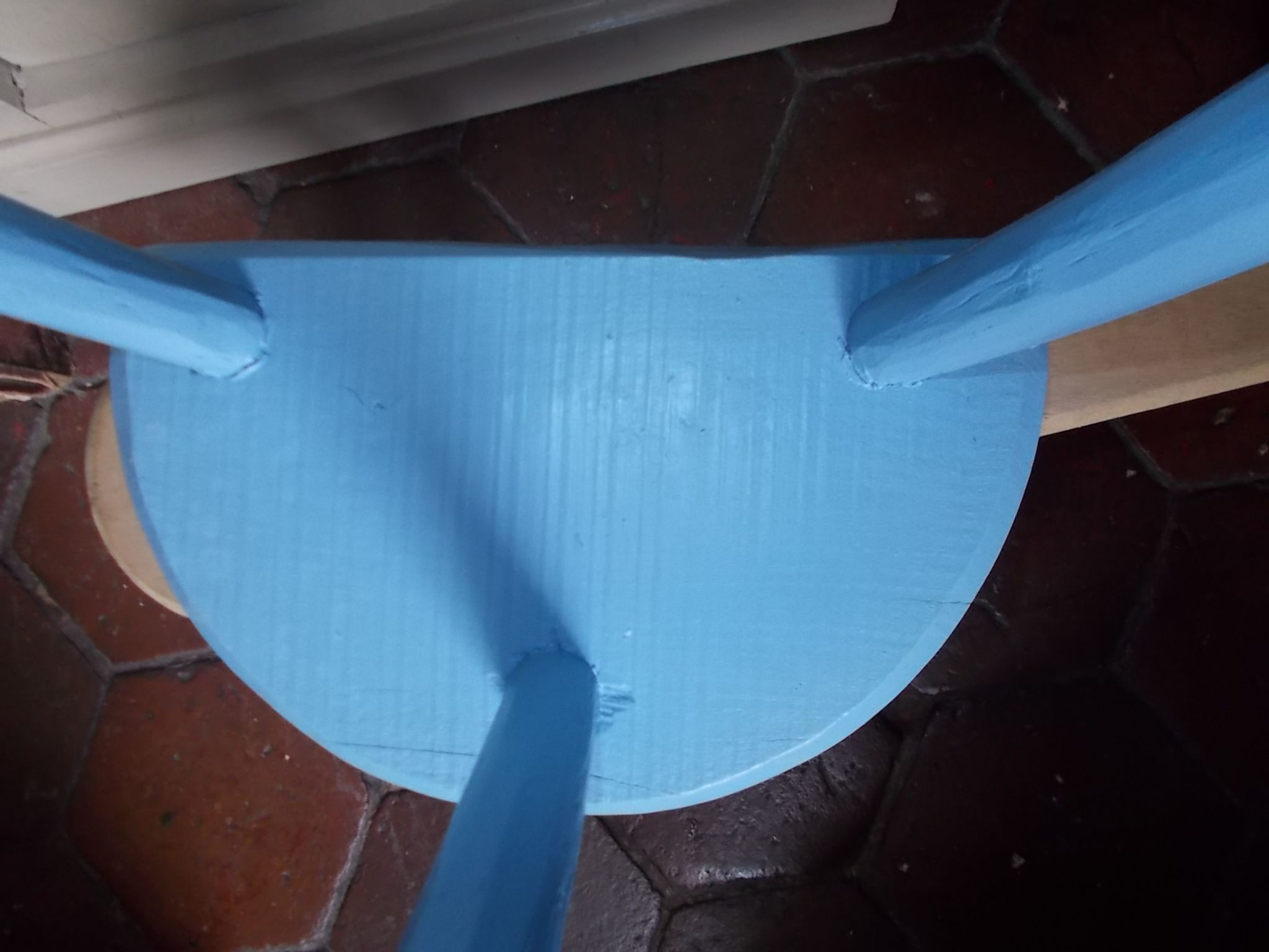 Tabouret tripode bleu