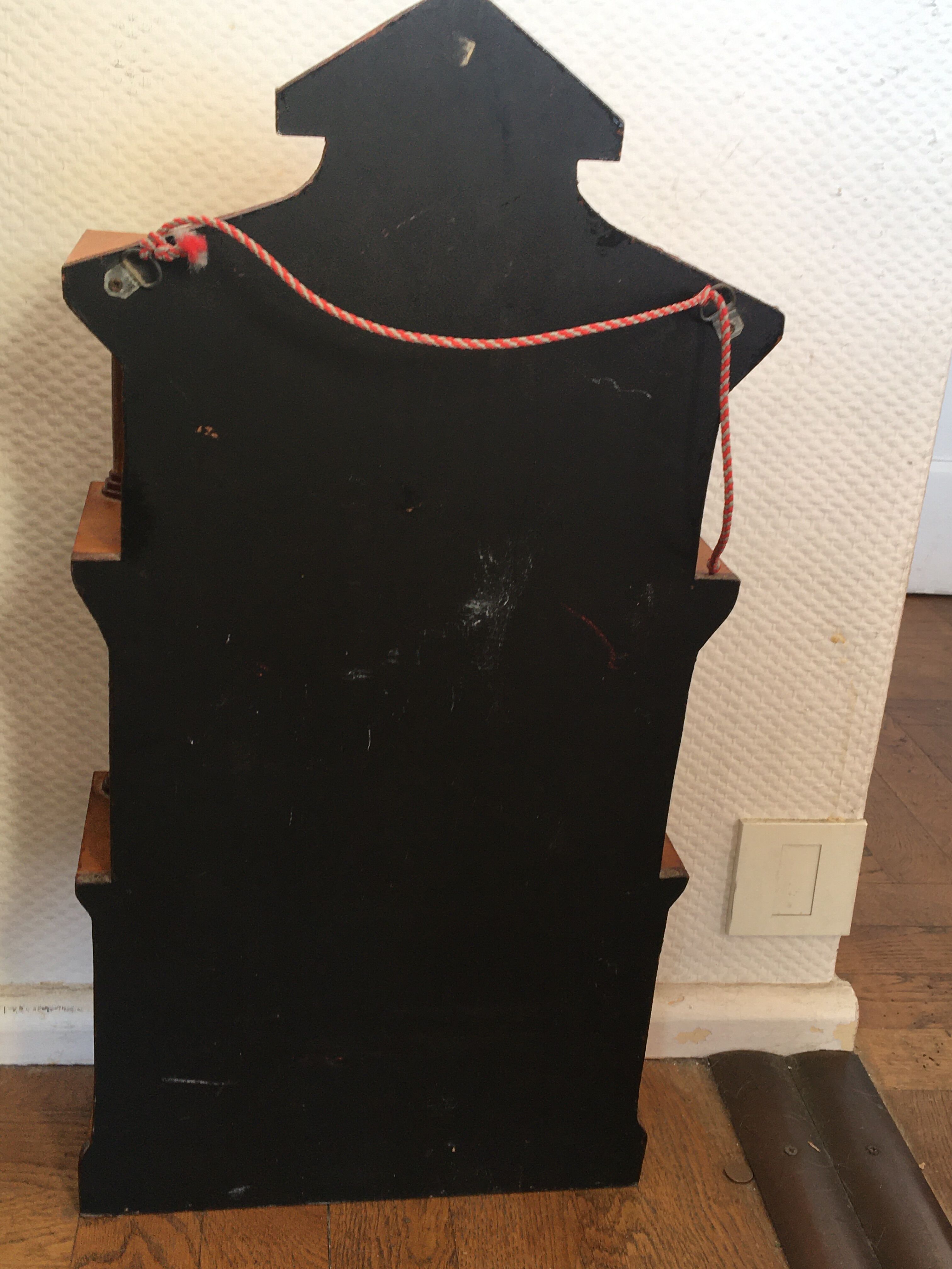 Wall shelf trompe l'oeil