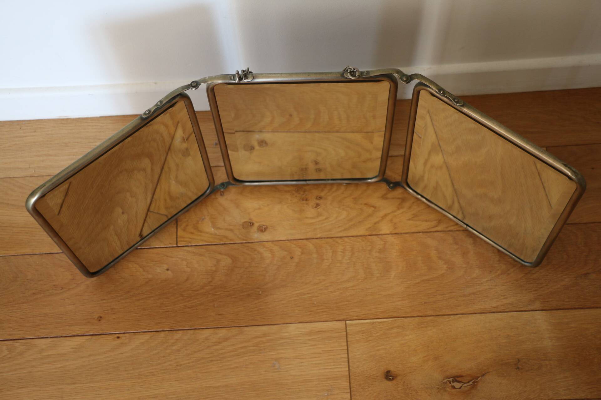 Bevelled triptych barber mirror (645*290mm)