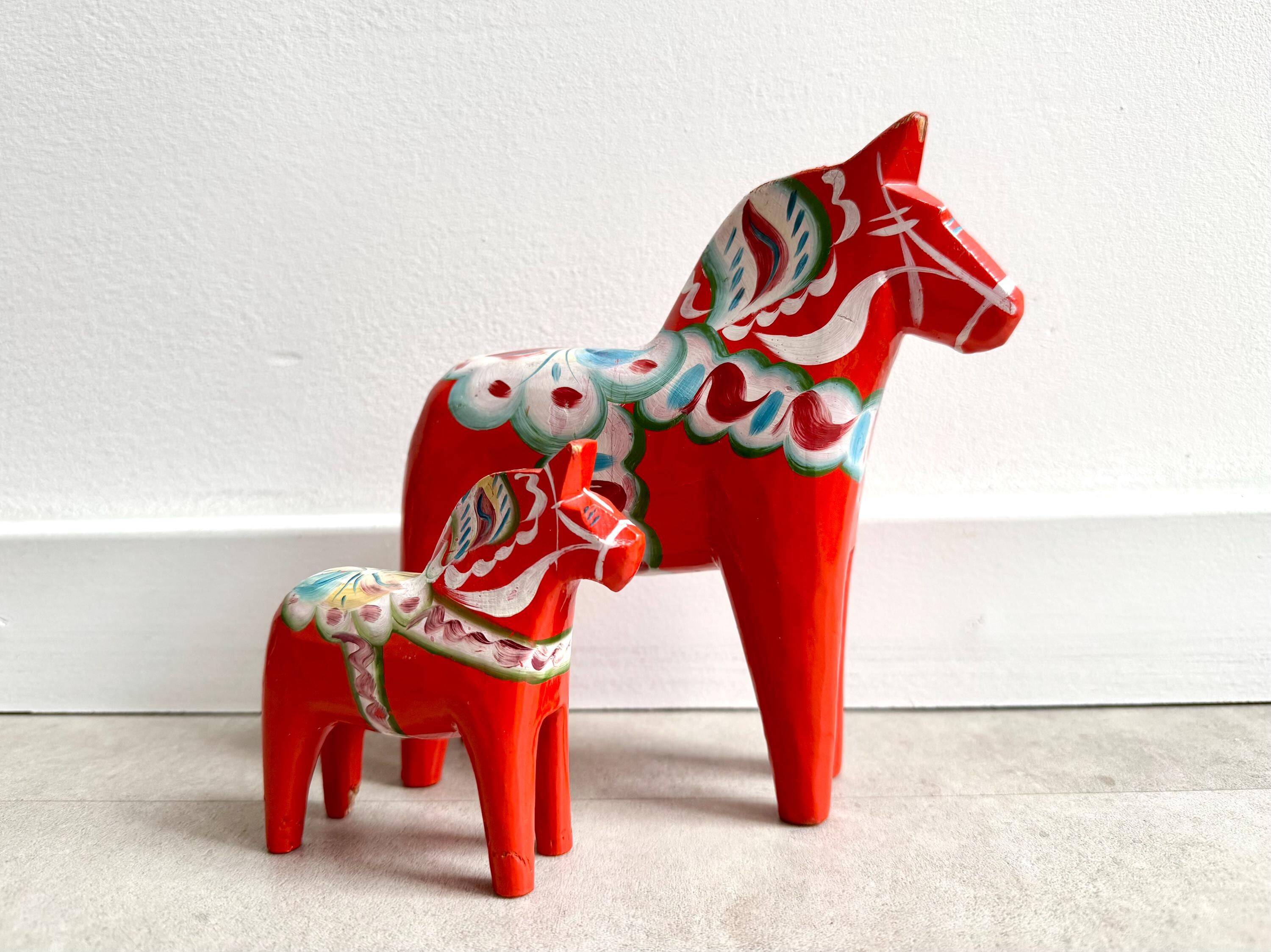 Ensemble de 2 chevaux Dala en bois vintage de Suède