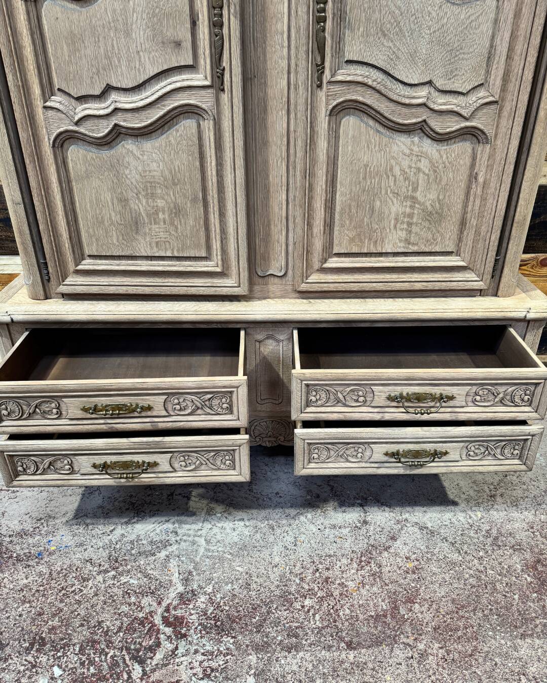 Aero-blasted solid oak wardrobe - Louis XV style
