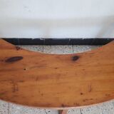 Banc courbé en pin massif dans le gout de Pierre Chapo