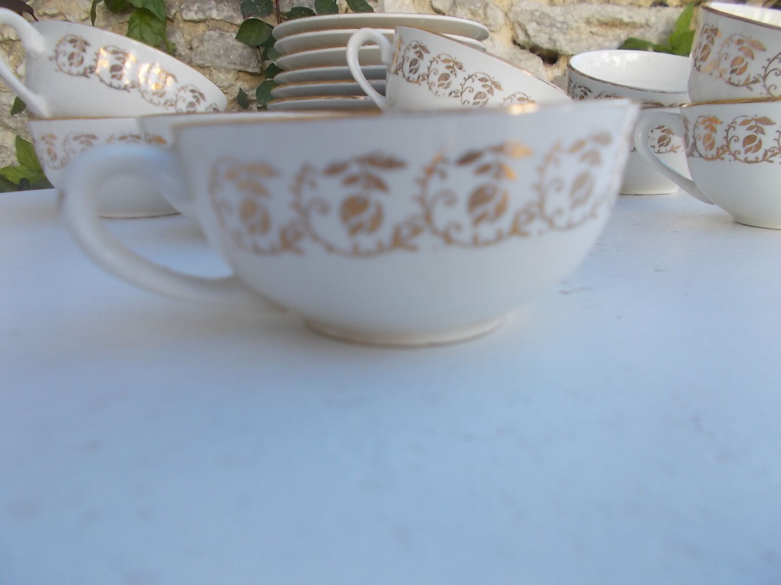 Lot of 10 Sarreguemines cups and saucers.