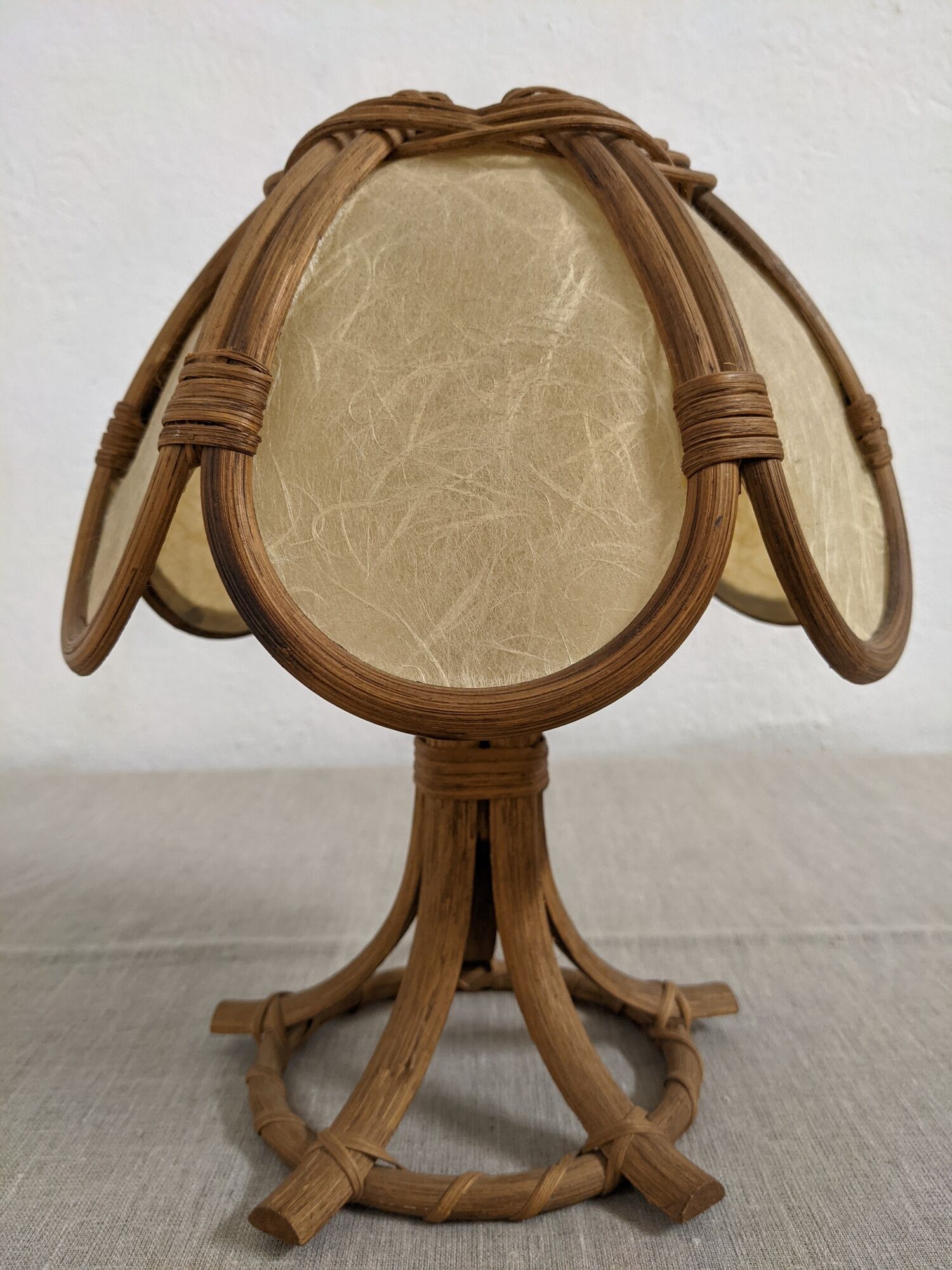 Lotus flower bedside lamp in skin and rattan from the 60s/70s