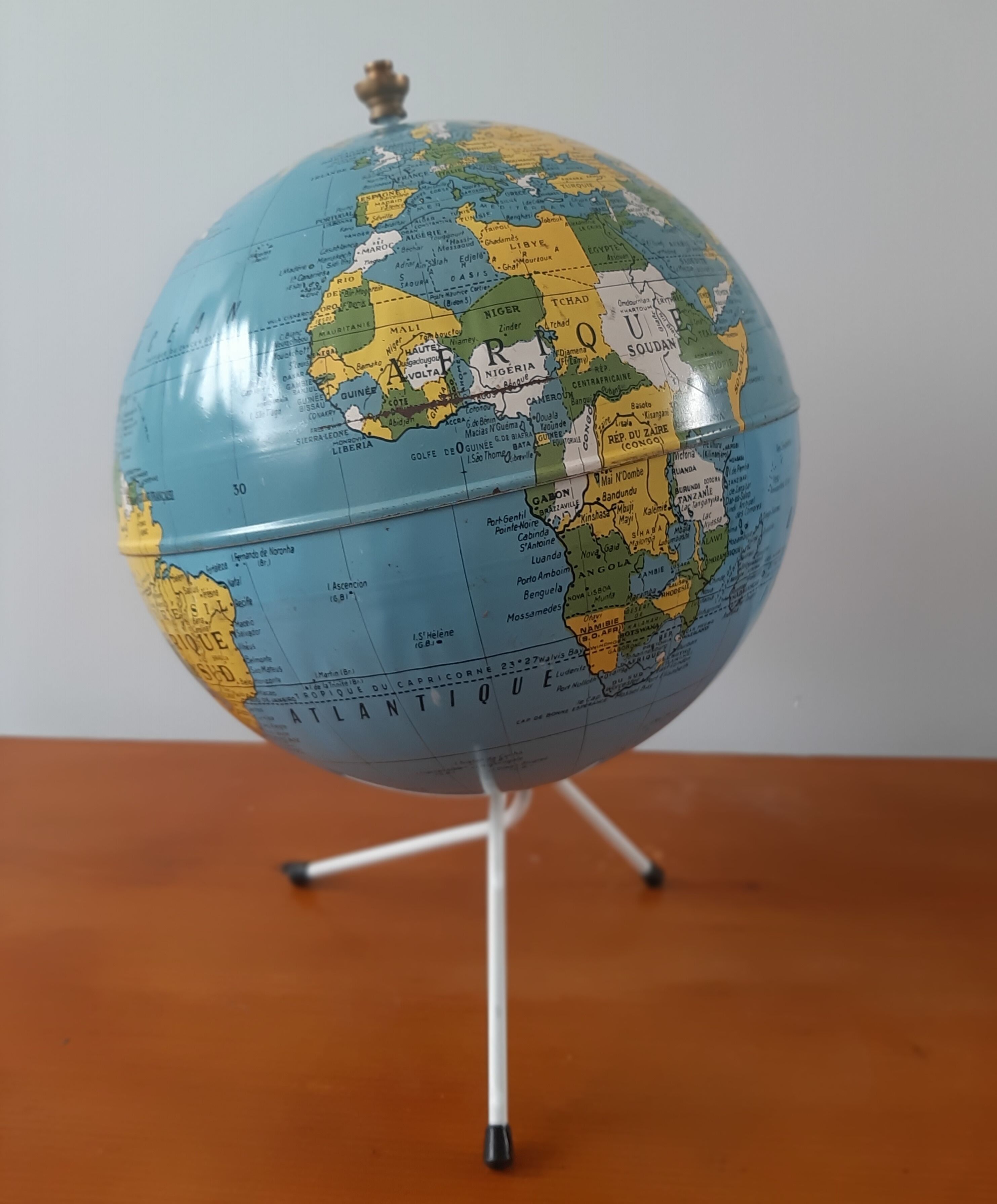 Globe world map in metal tripod maps taride