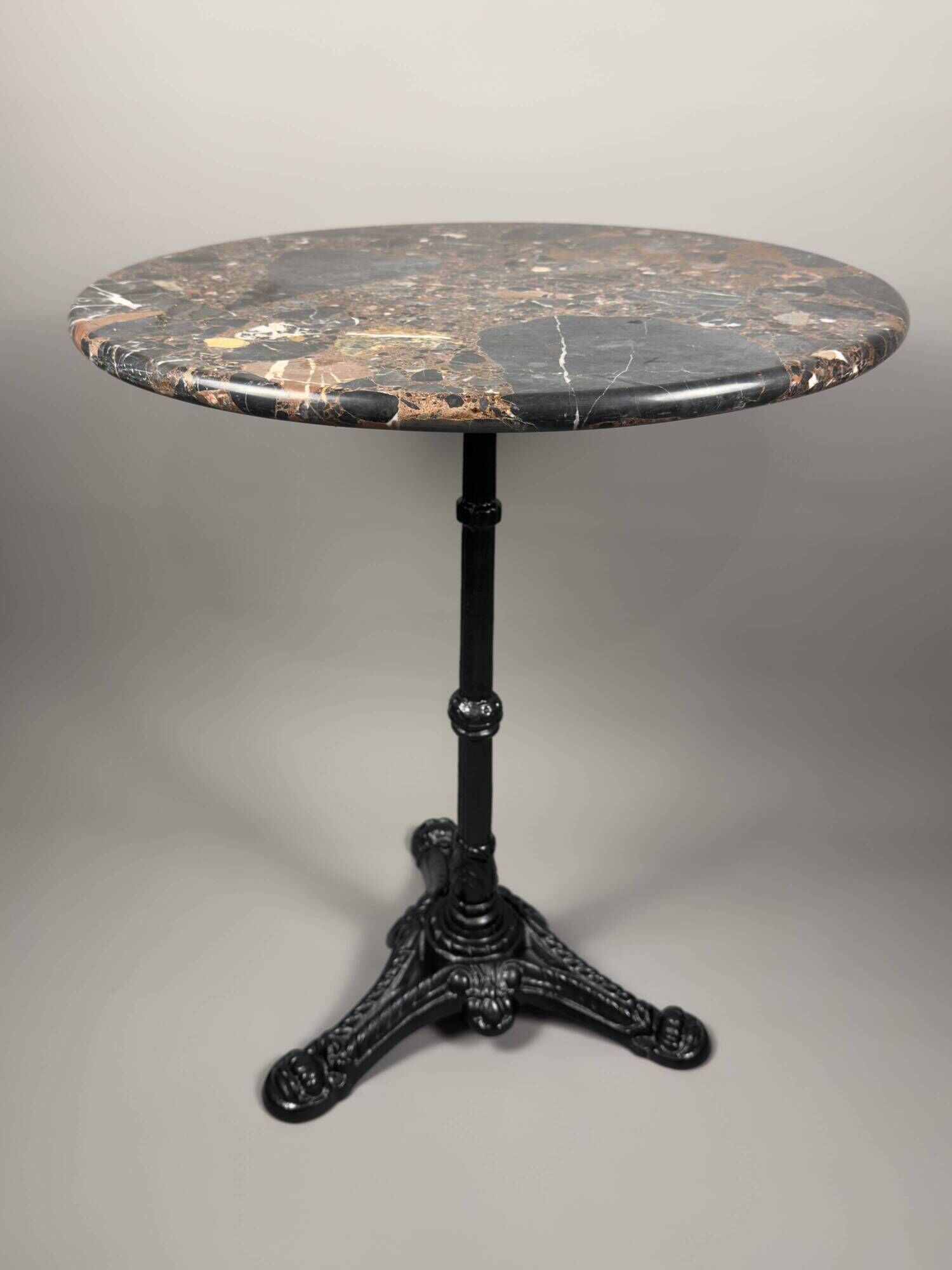 Table de bistrot français vintage avec plateau rond en marbre et base en fonte