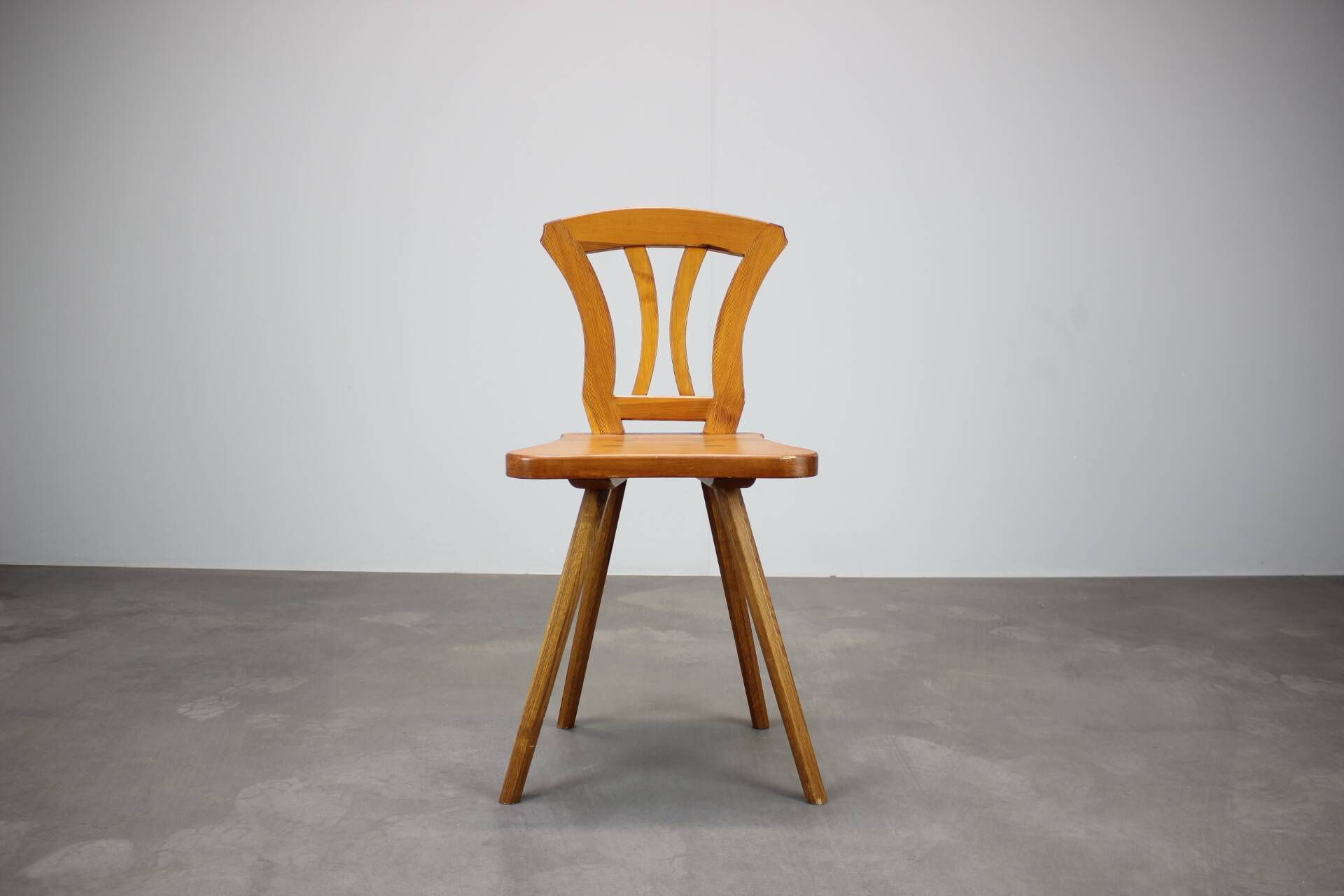 Vintage Czech folk farmhouse chair in solid wood, from the 1940s-1950s.