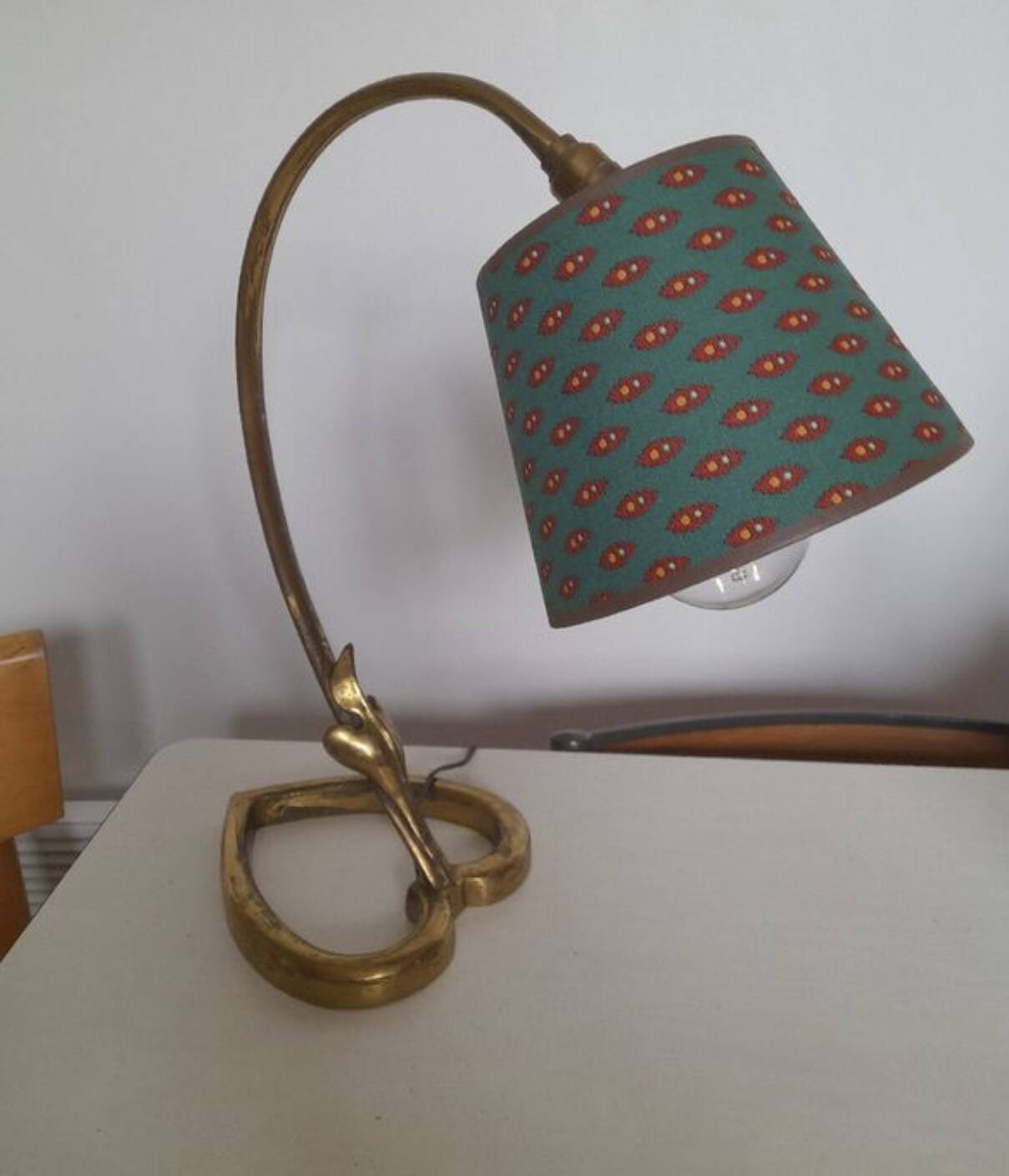 Vintage heart-shaped desk lamp