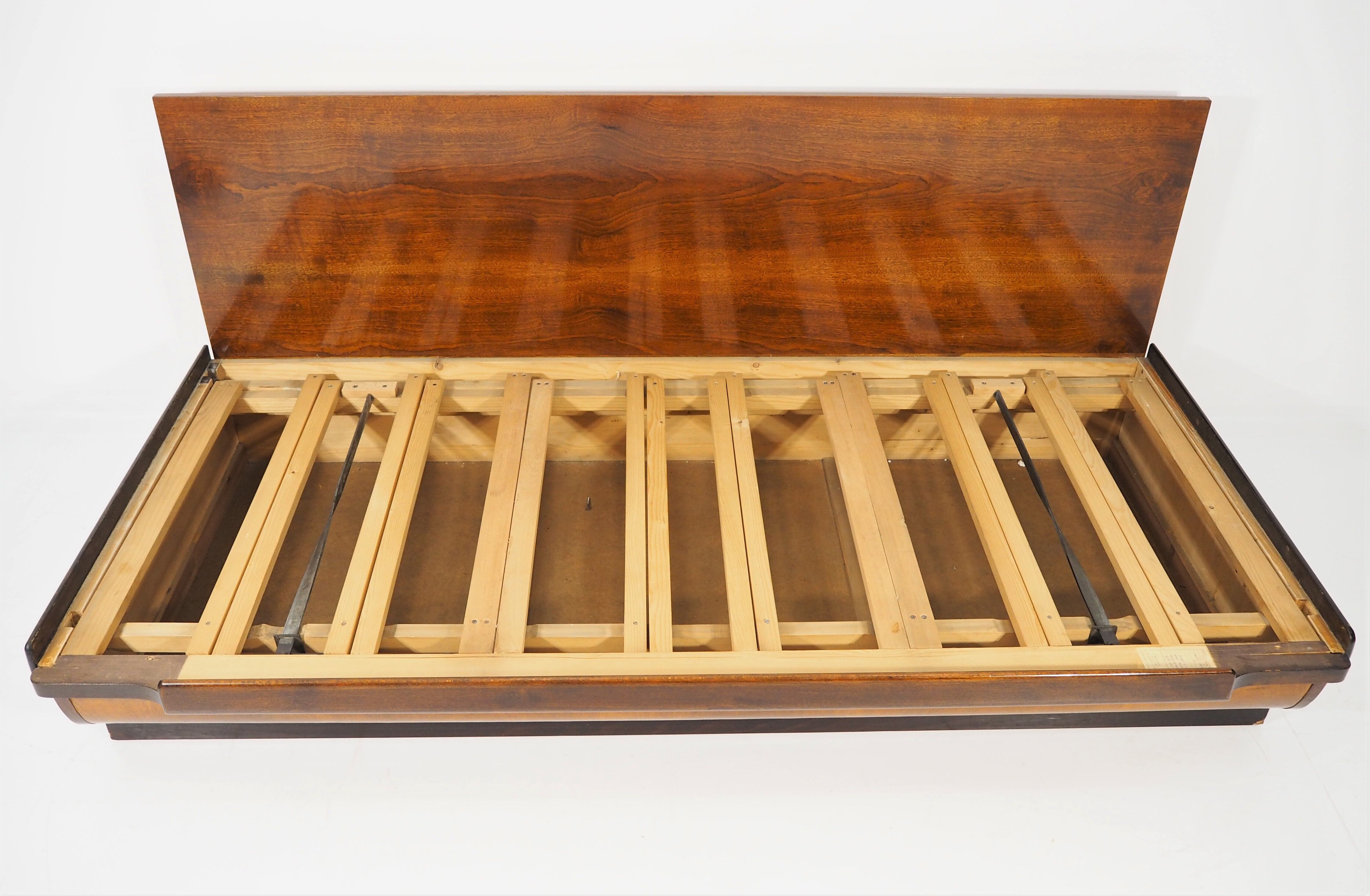 Canapé en noyer Art Déco, années 1960