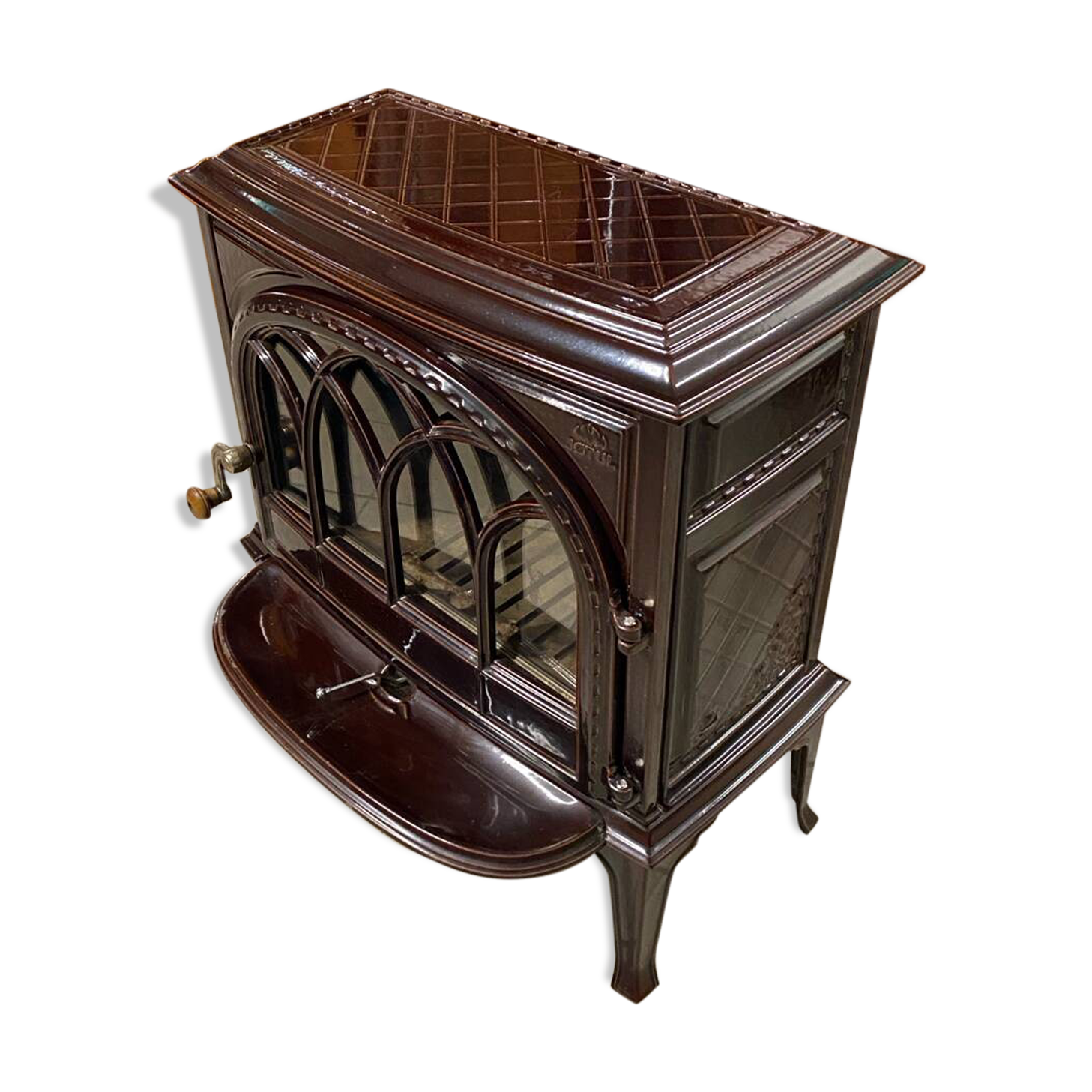 Poêle à bois Jotul en fonte émaillée