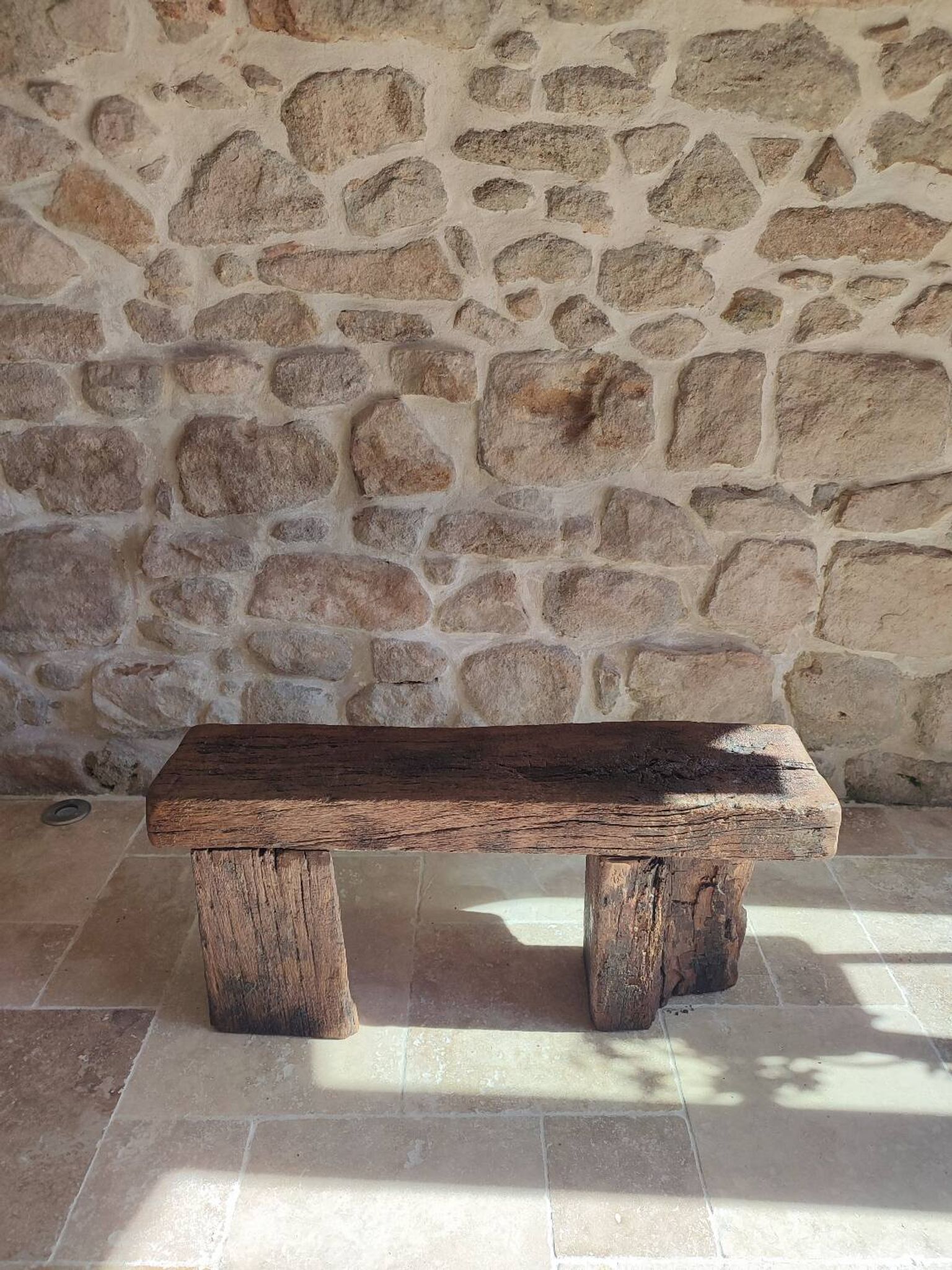 Banc brutaliste centenaire