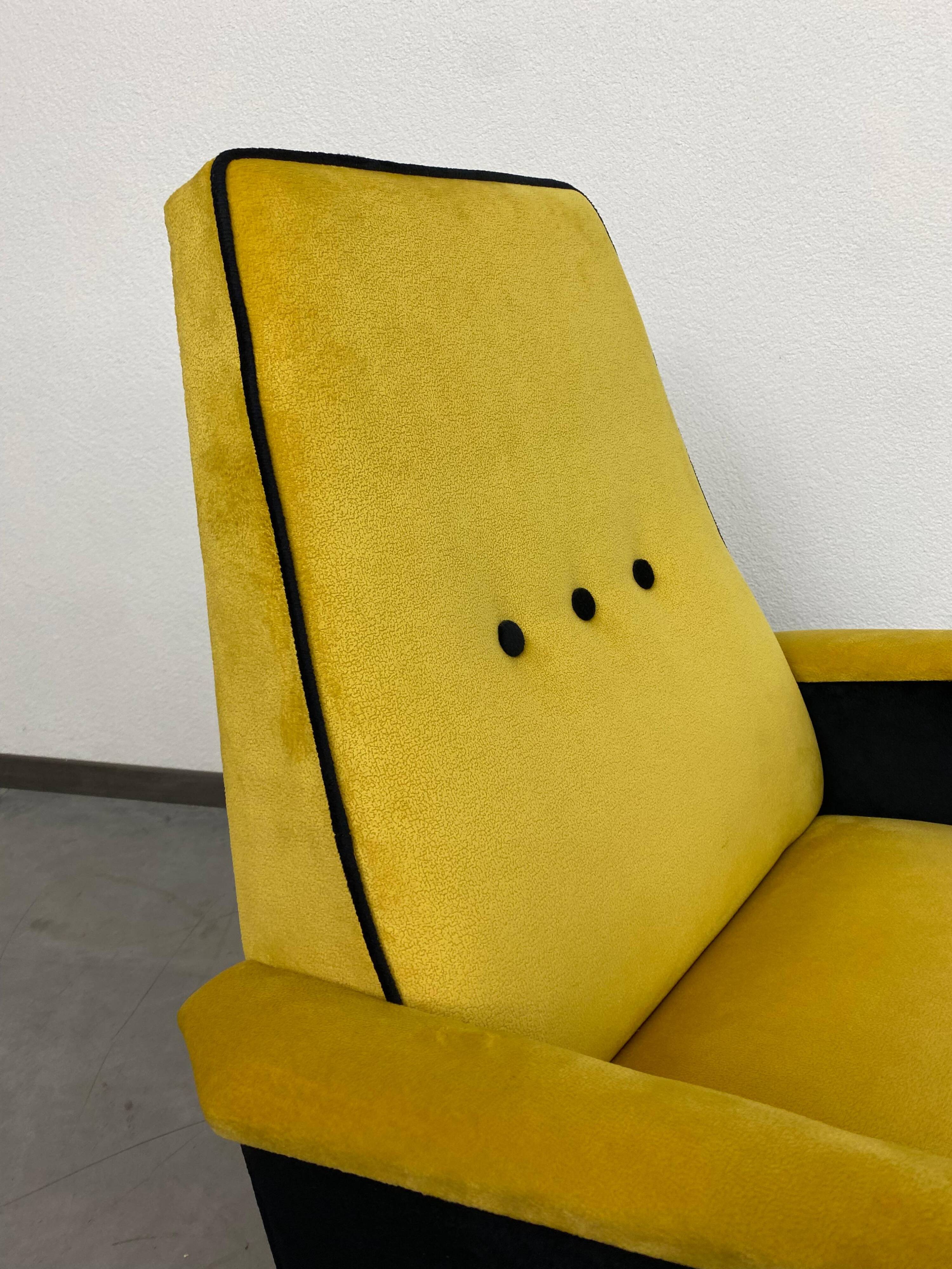 Mid-century design yellow armchairs
