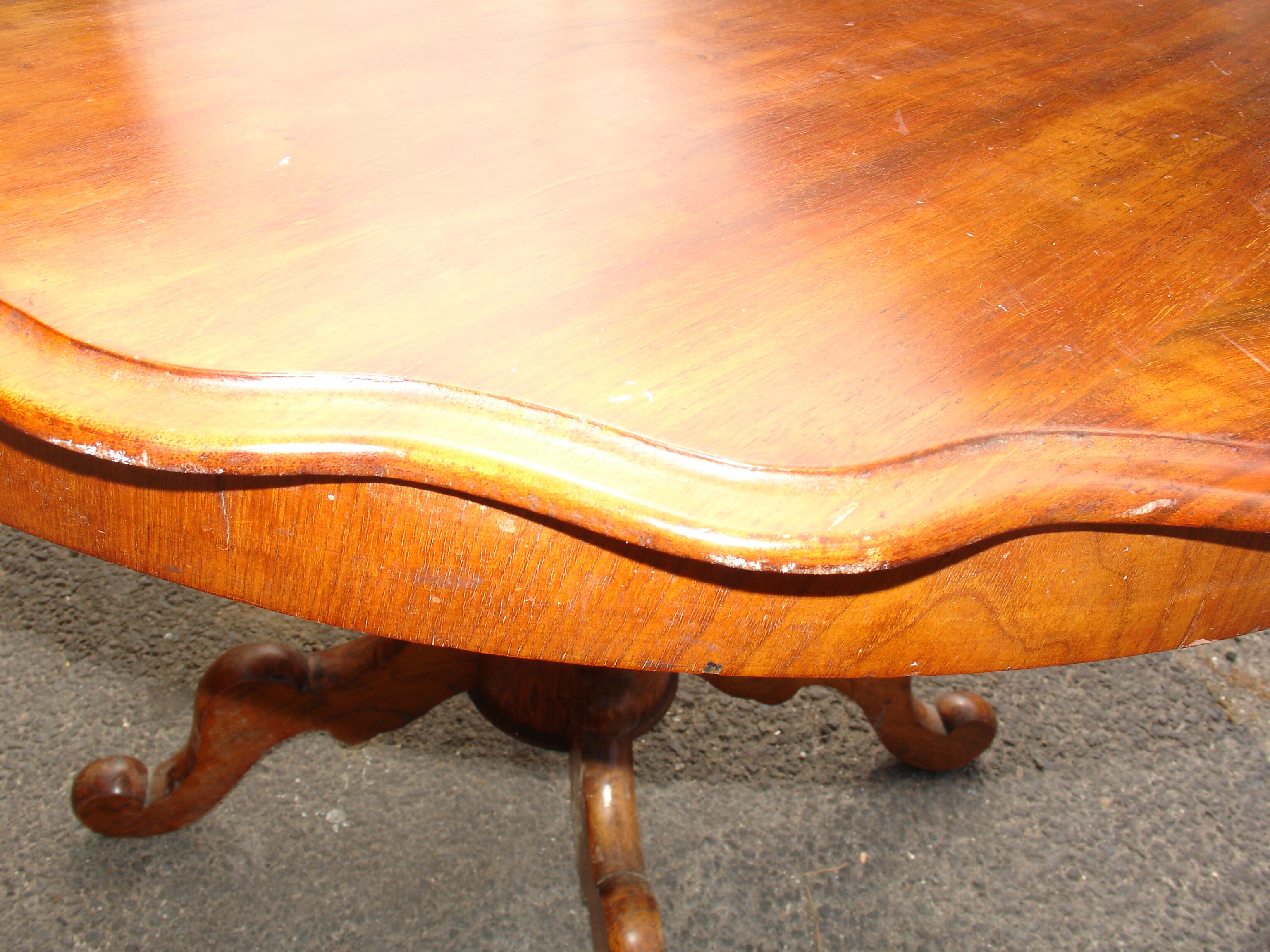 19th century walnut pedestal table