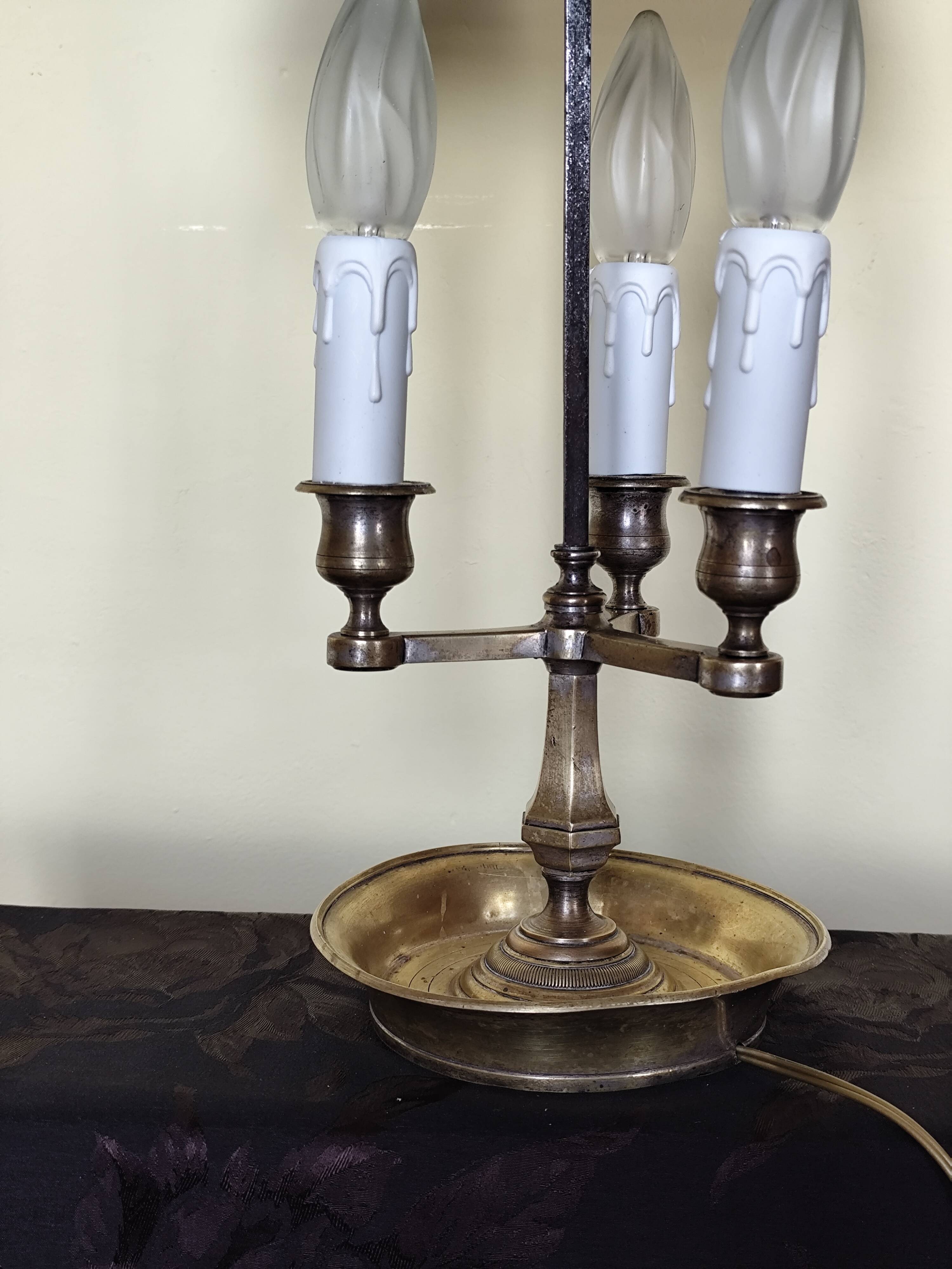 Three-light bouillotte lamp in gold metal, desk lamp.