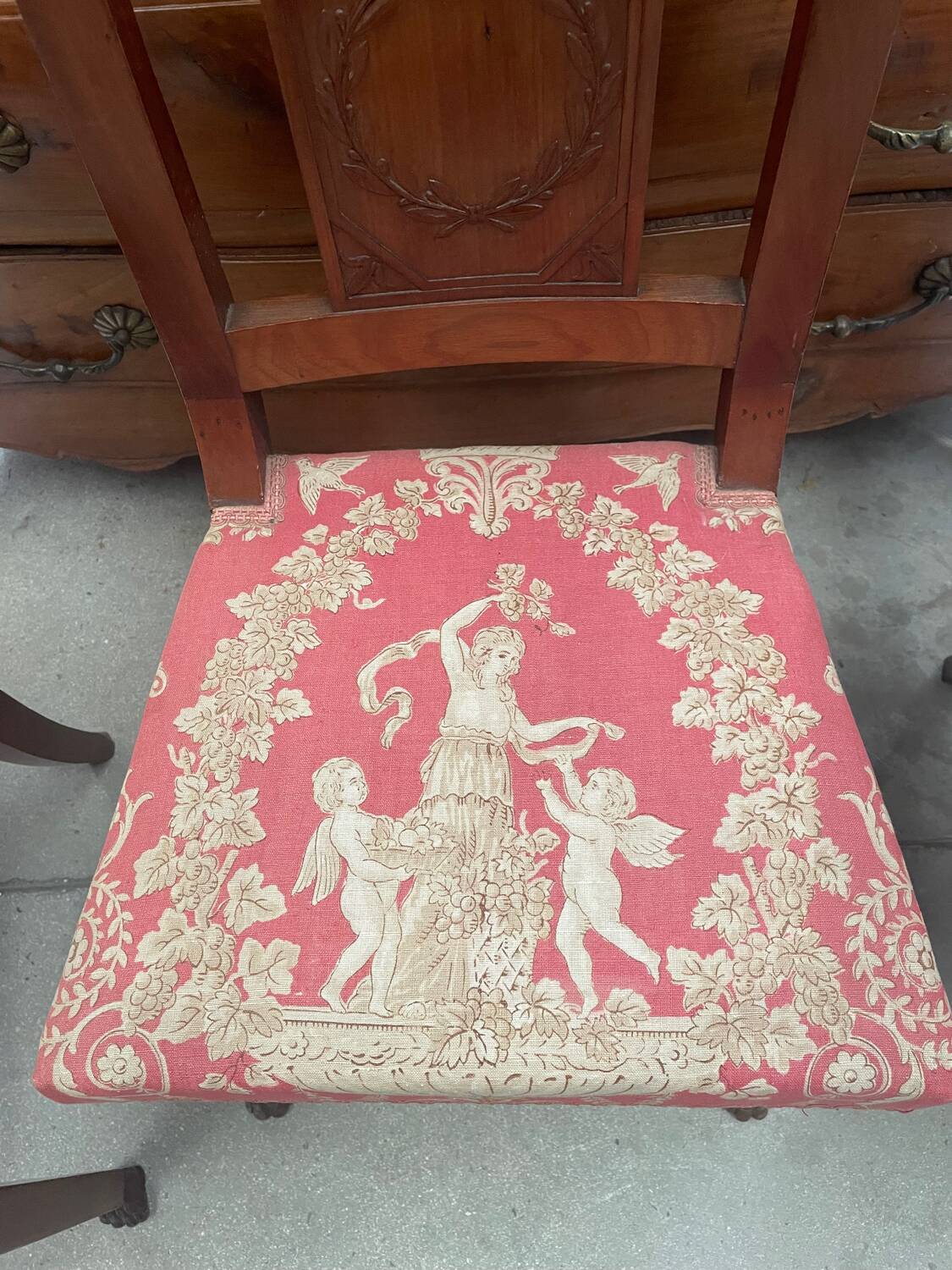 Lot de trois chaises anciennes en parfait état