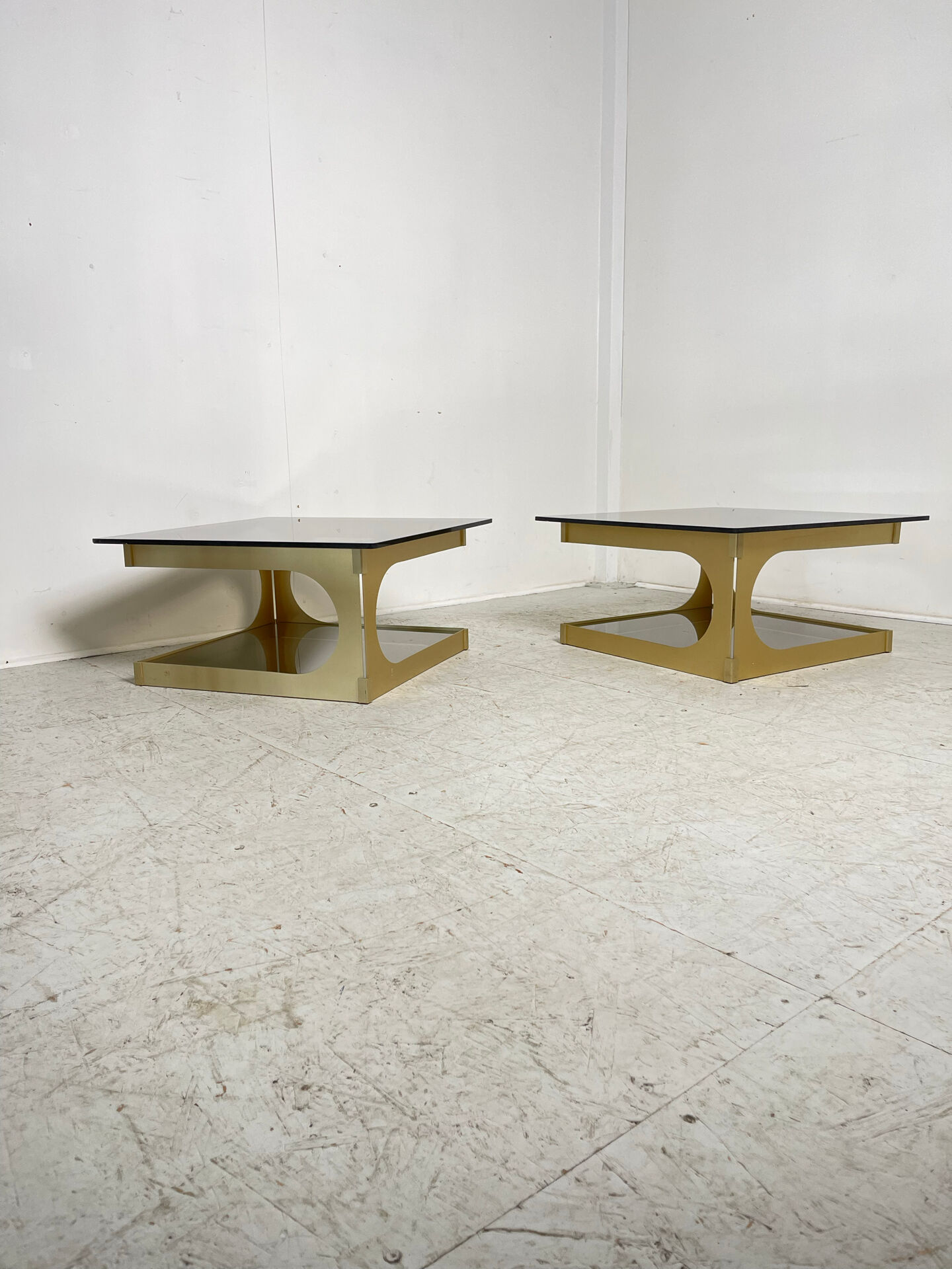 Paire de tables Pierre Vandel 1970
