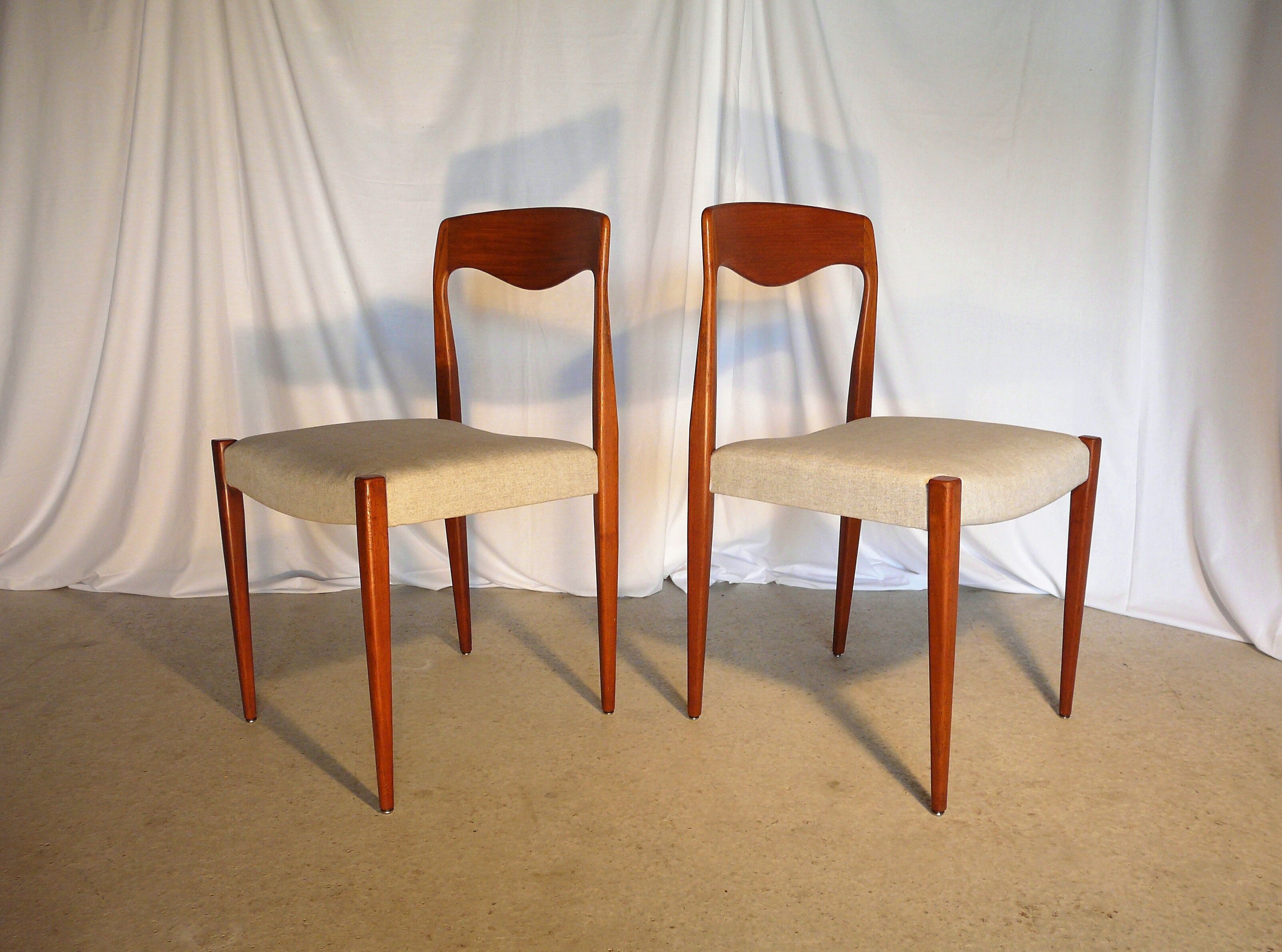 Set of 6 scandinavian teak chairs